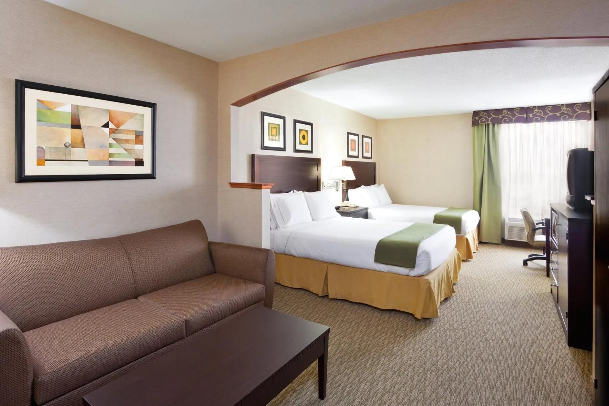Photo of the whole room, Bed in Holiday Inn Express Hotel & Suites Cleveland-Streetsboro by IHG