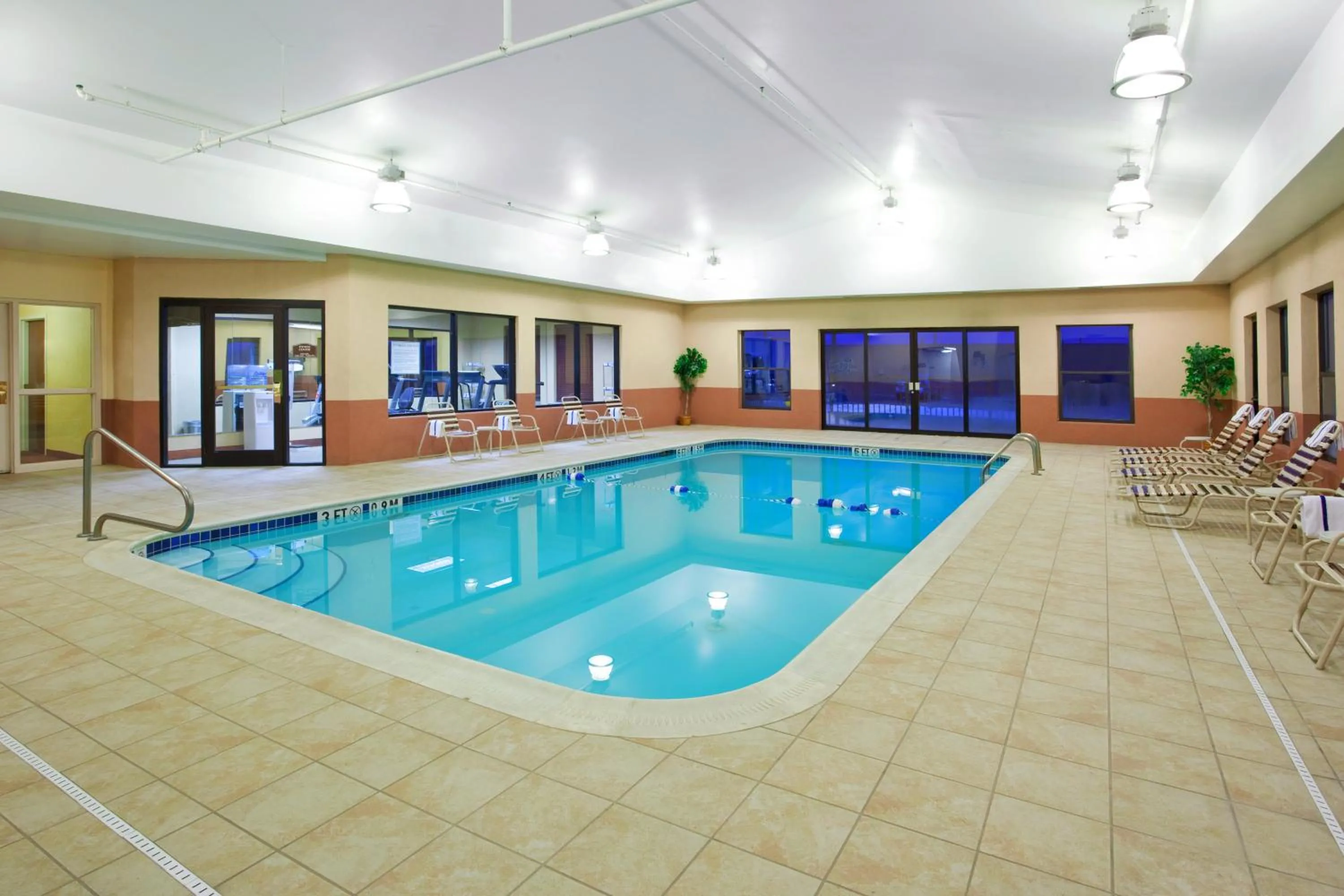 Swimming pool in Holiday Inn Express Hotel & Suites Cleveland-Streetsboro by IHG