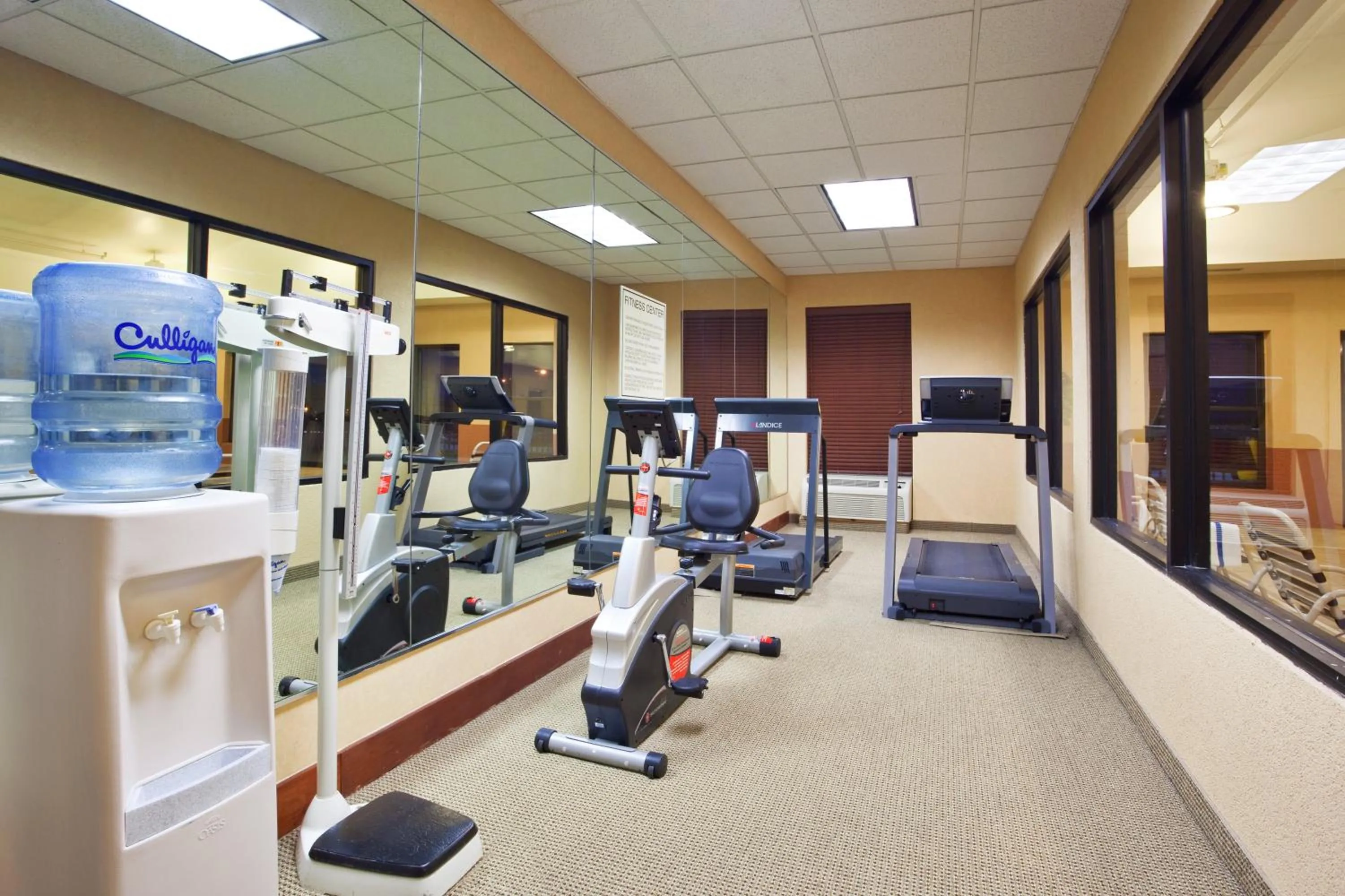 Spa and wellness centre/facilities in Holiday Inn Express Hotel & Suites Cleveland-Streetsboro by IHG