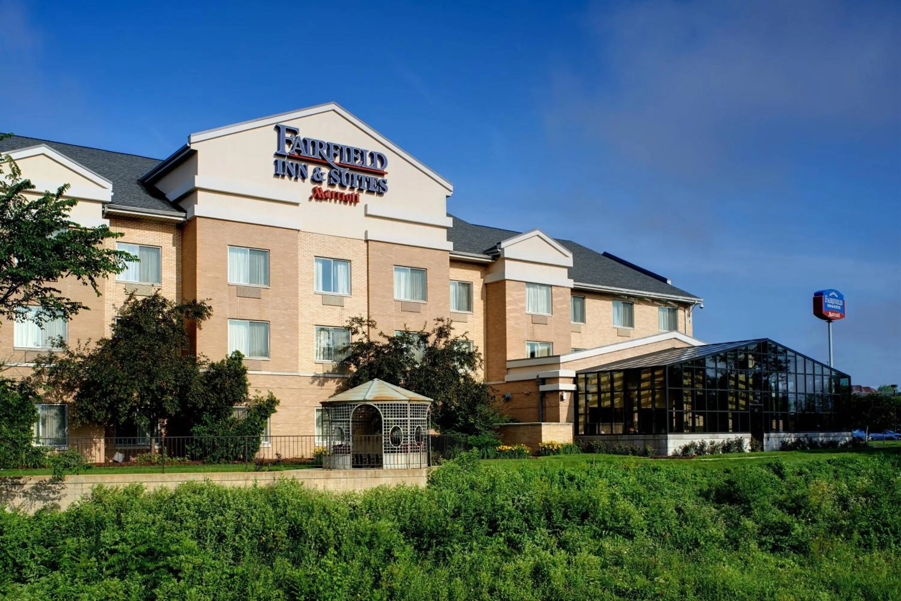 Property building in Fairfield Inn & Suites Indianapolis East