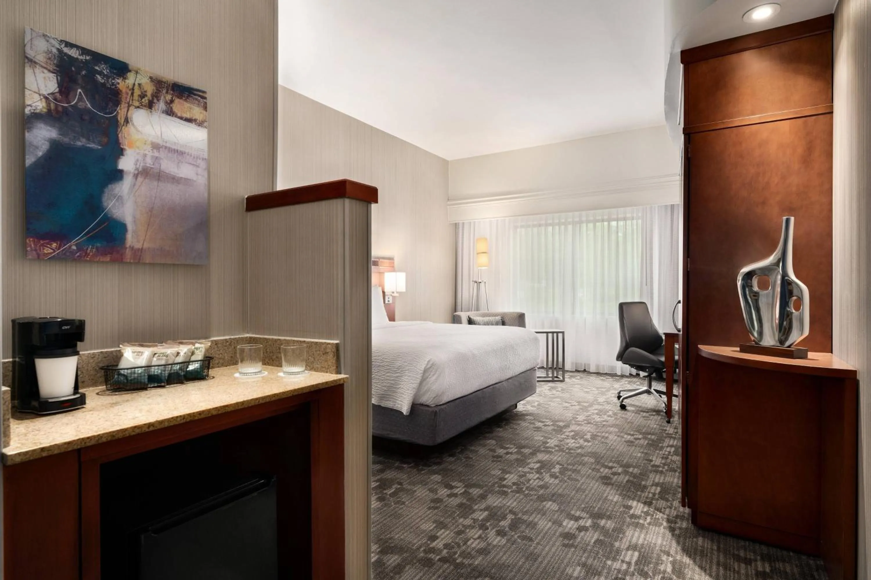 Photo of the whole room, Bed in Courtyard by Marriott Philadelphia Montgomeryville