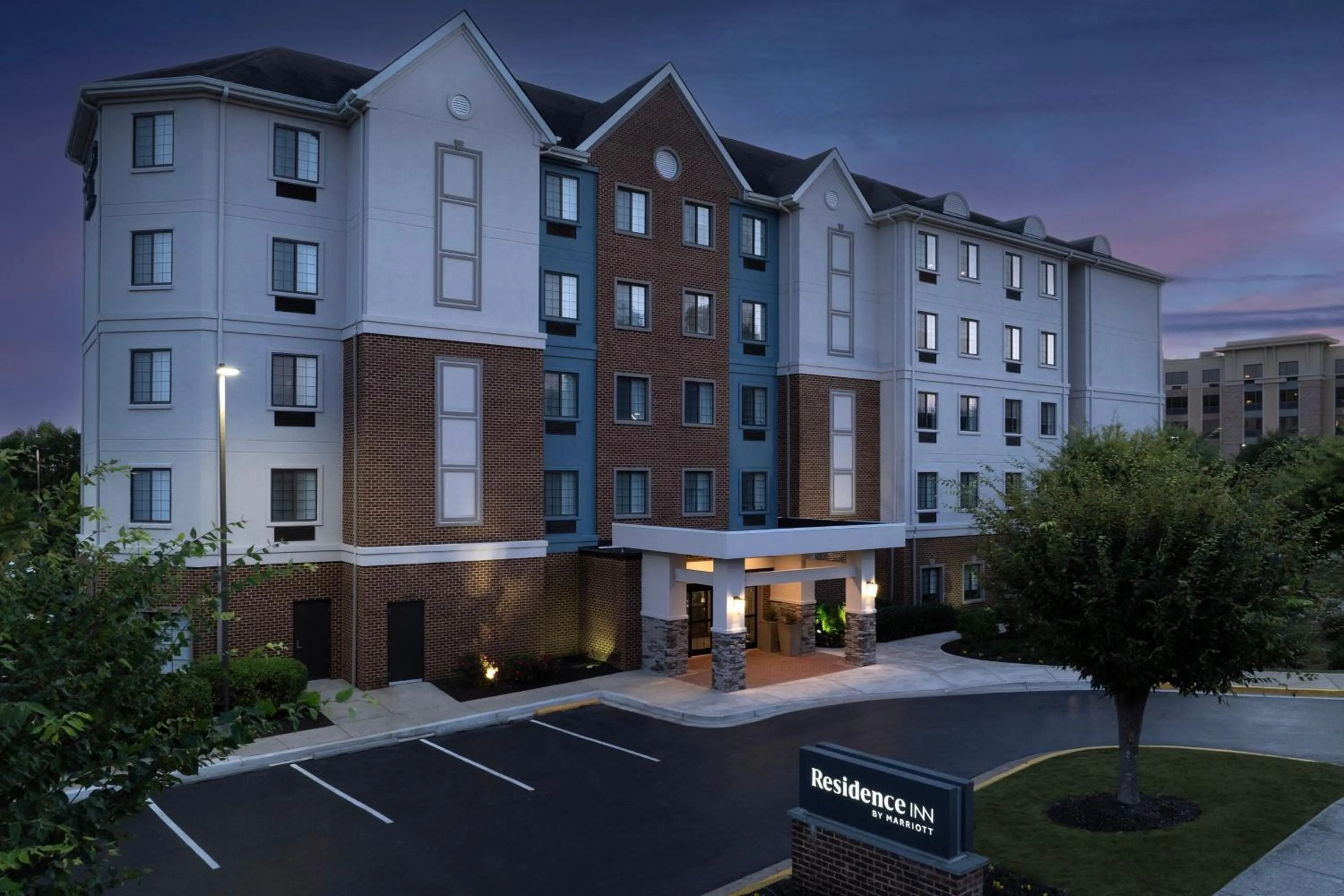 Property building in Residence Inn by Marriott BWI Airport