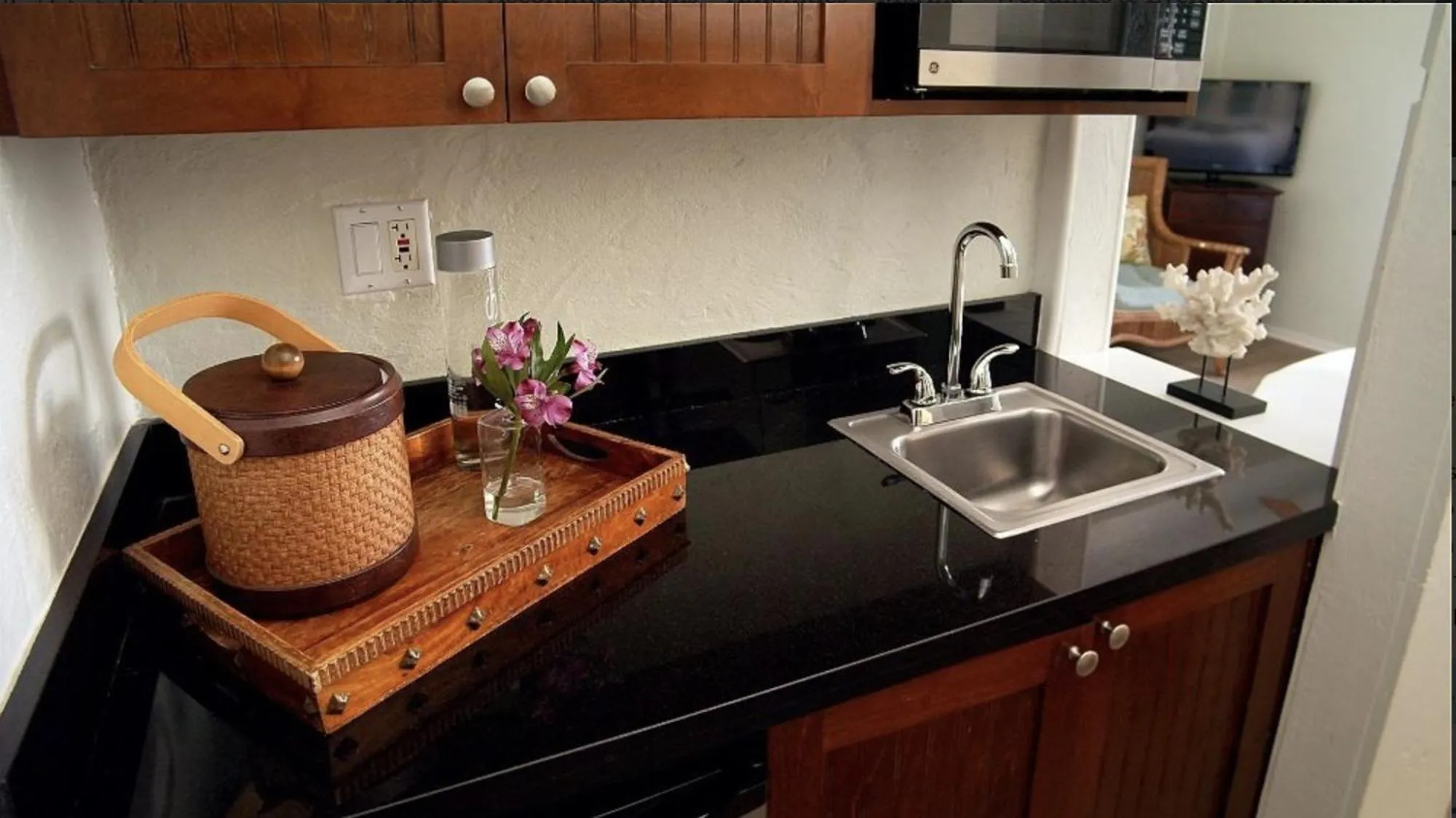 Kitchen or kitchenette in Coconut Palm Inn