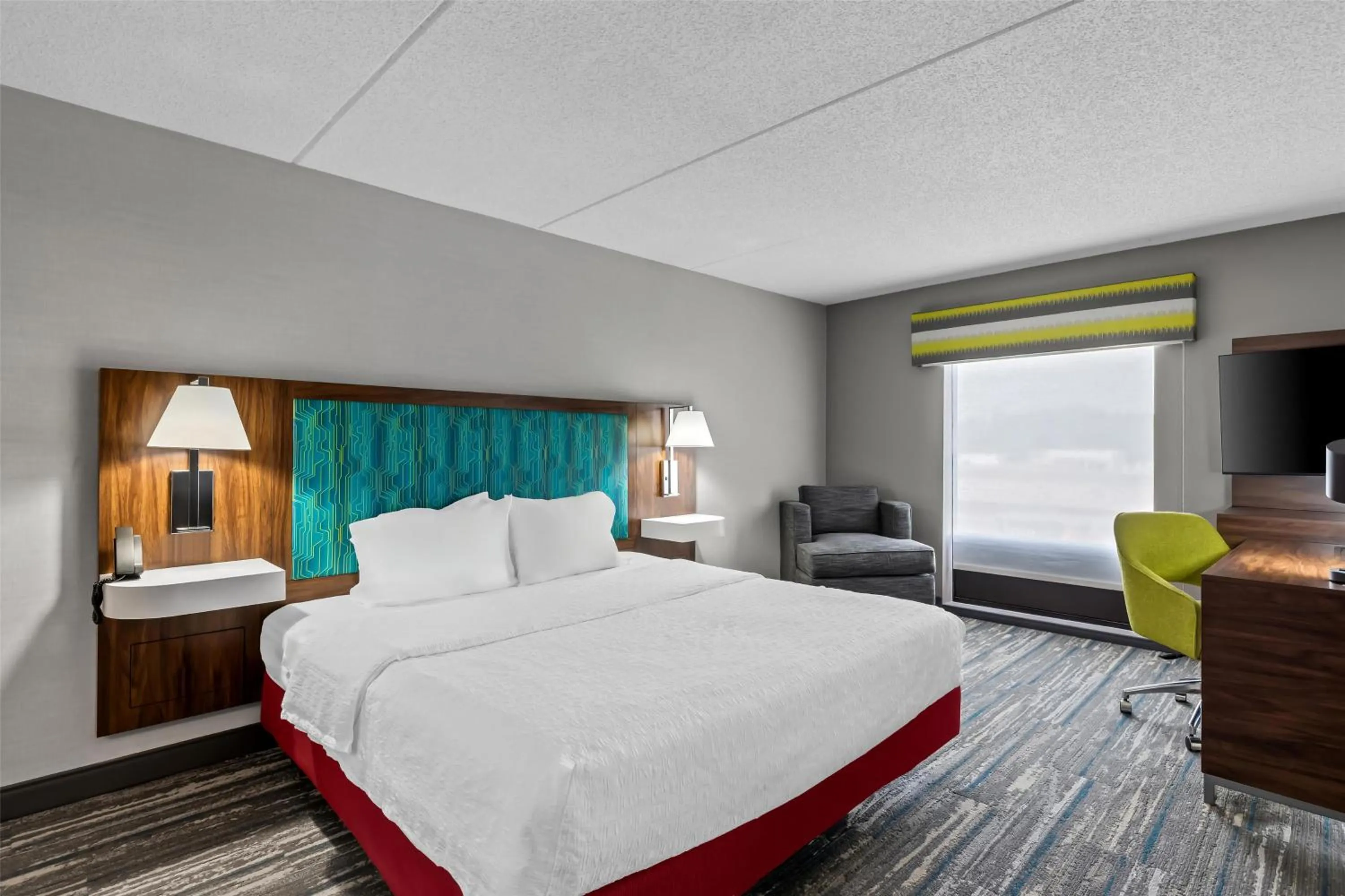 Bed in Hampton Inn & Suites Richmond/Virginia Center