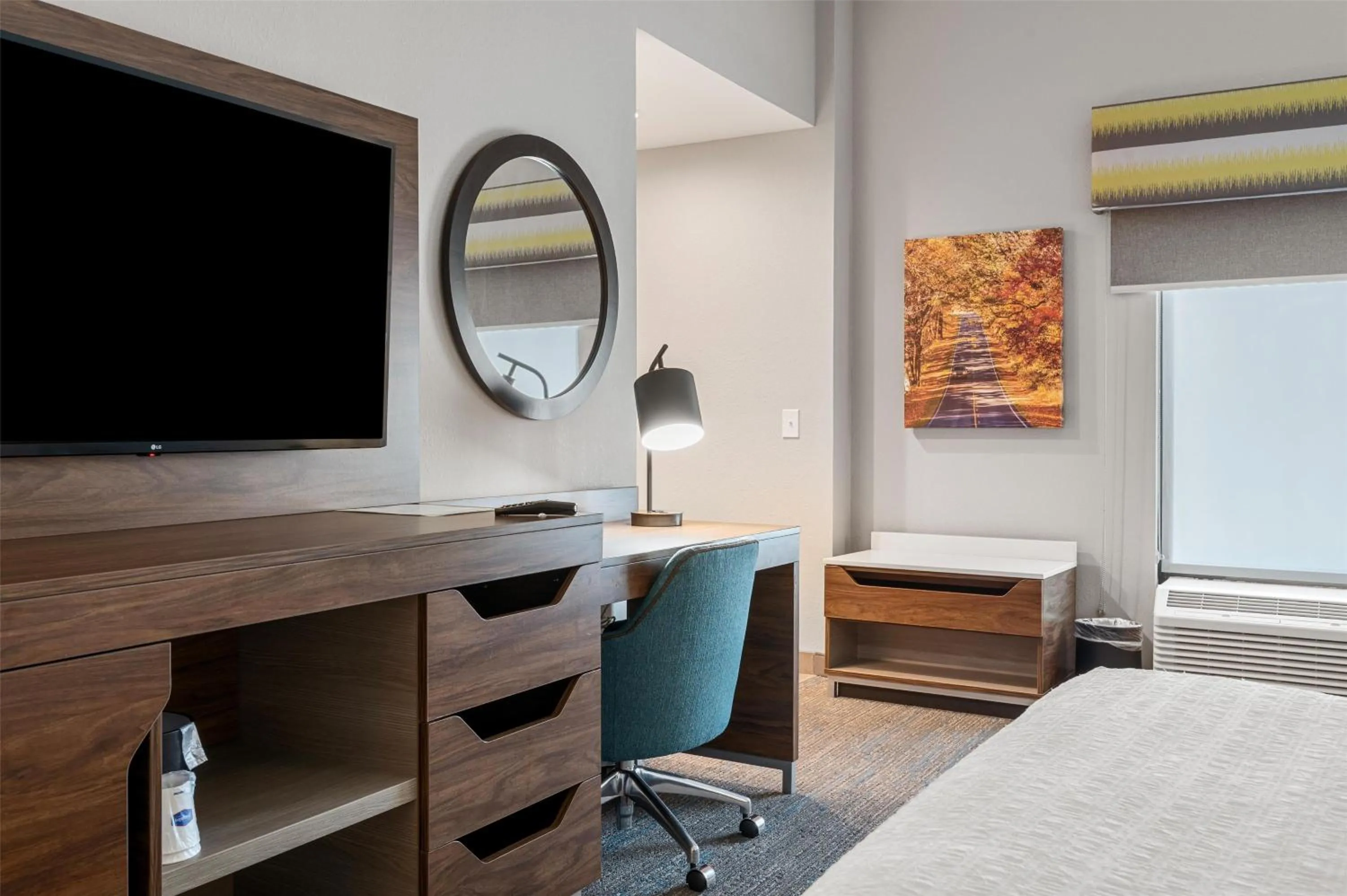 Bedroom, Bed in Hampton Inn Front Royal