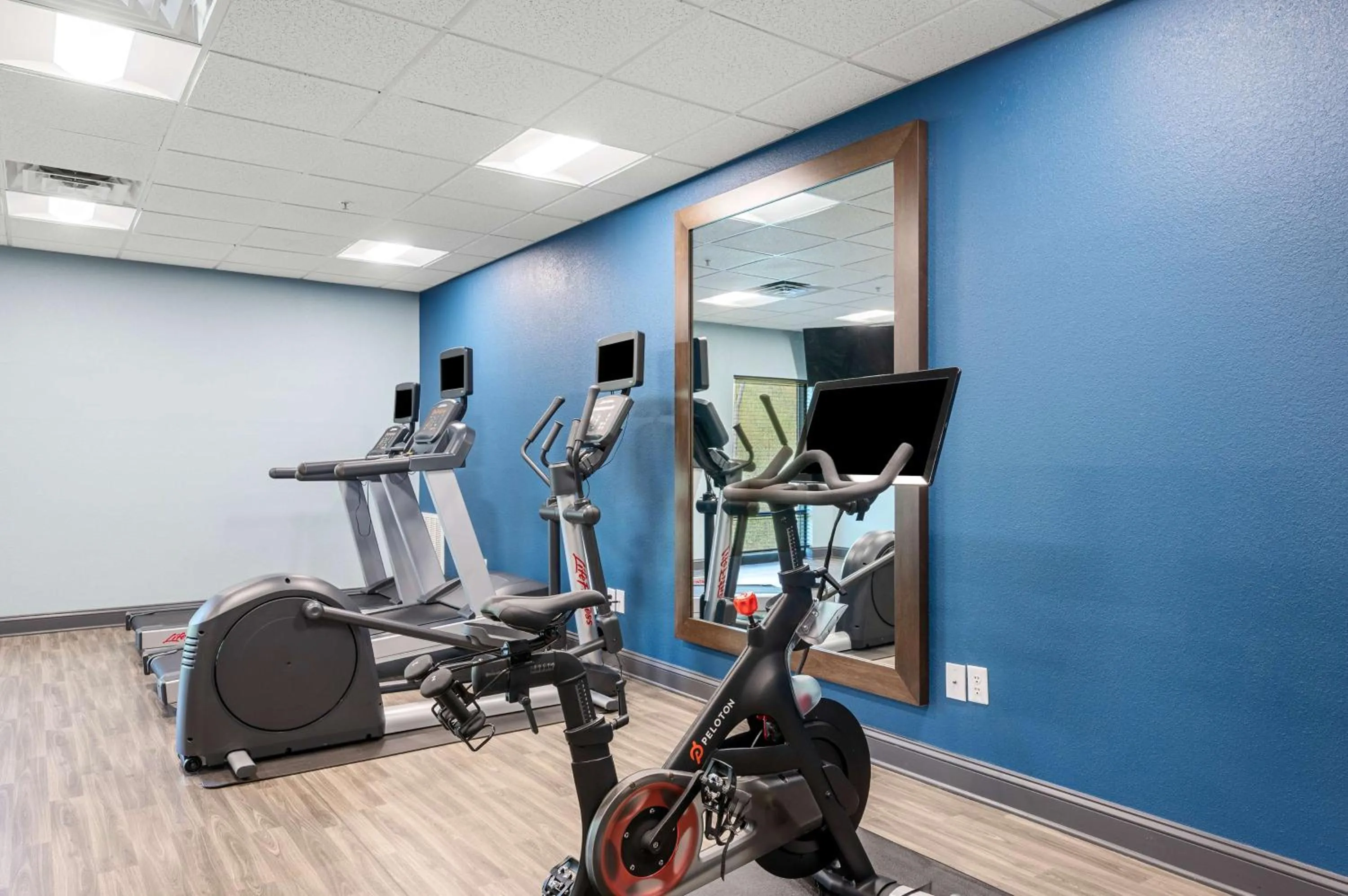 Fitness centre/facilities in Hampton Inn Front Royal