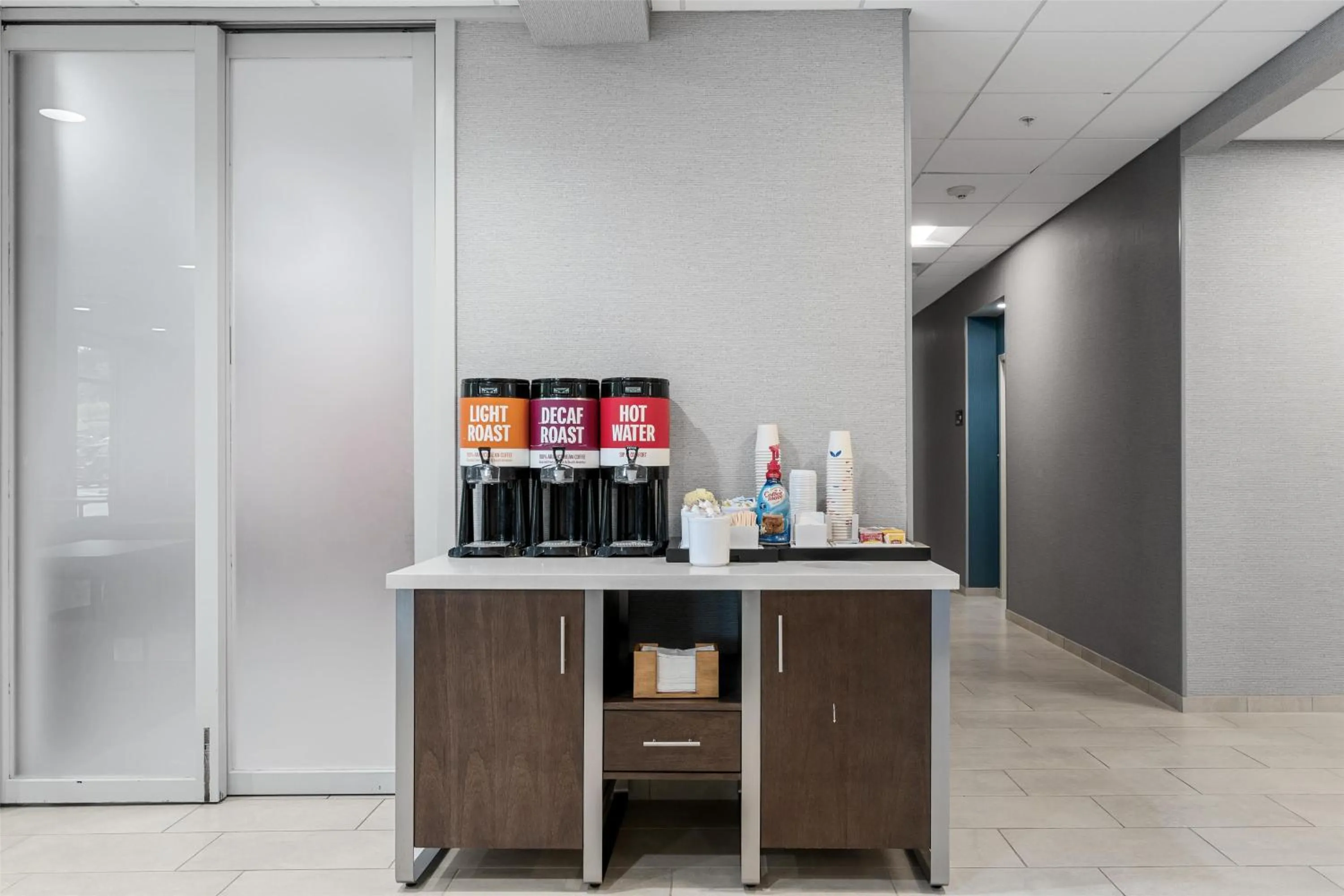 Dining area in Hampton Inn Front Royal
