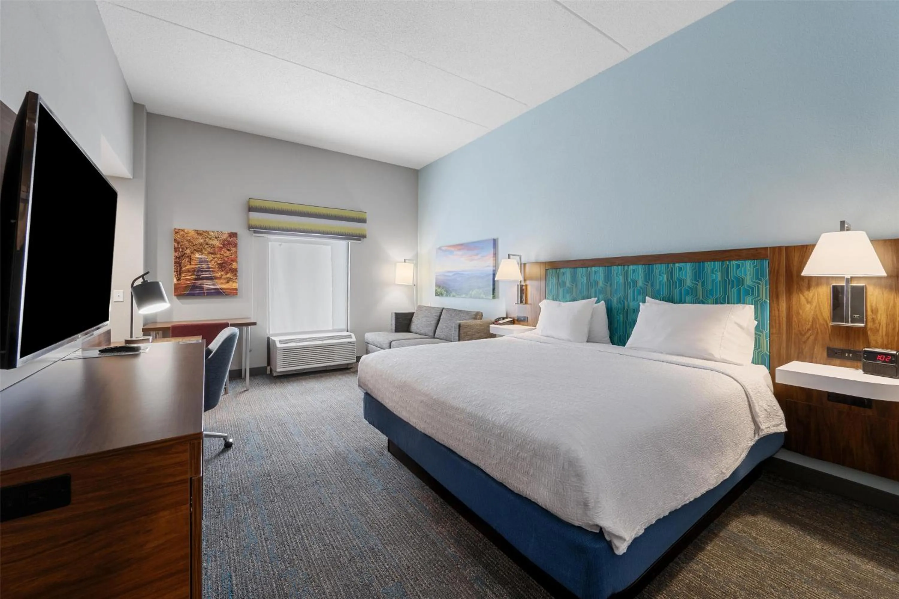 Bed in Hampton Inn Front Royal