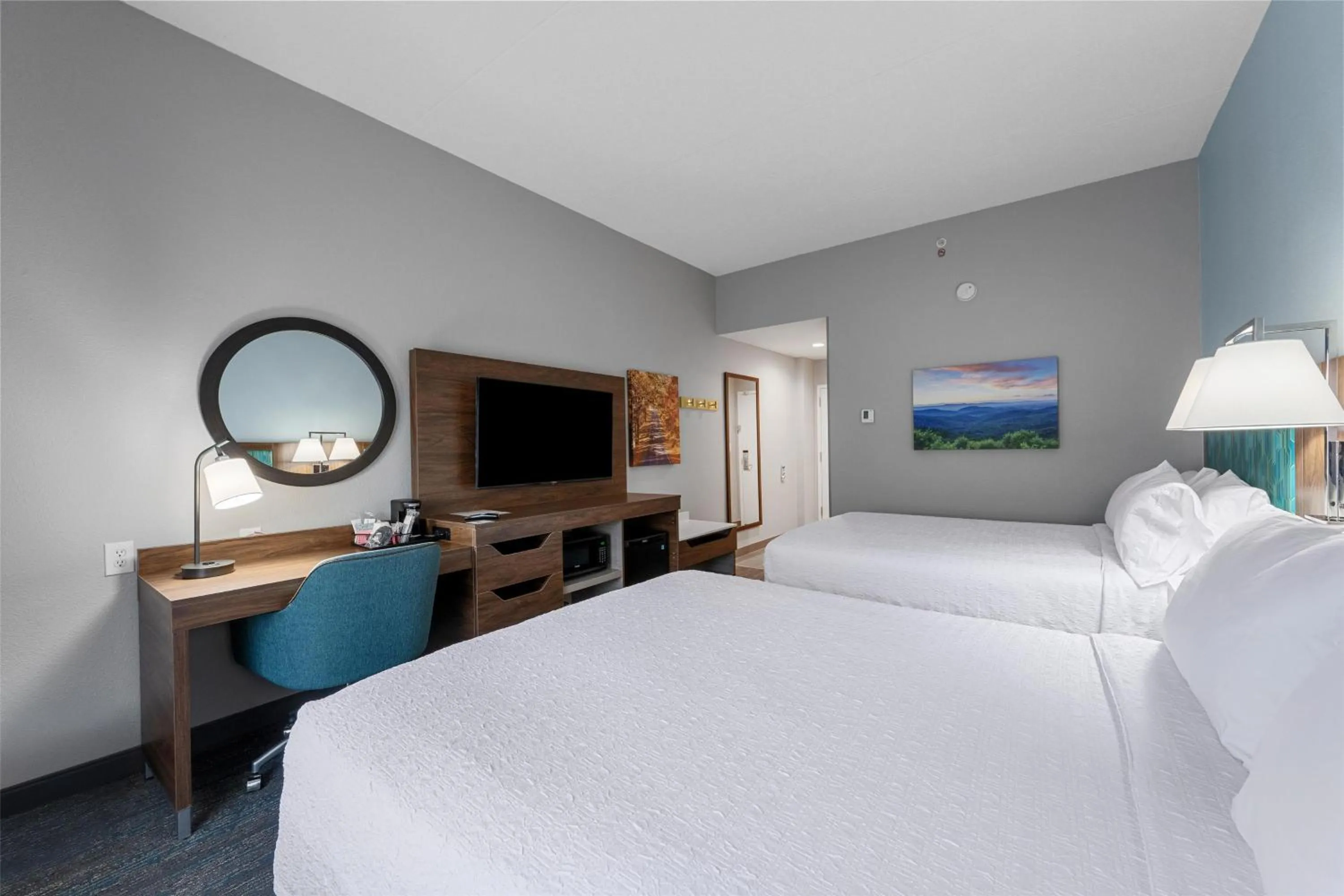 Bedroom, Bed in Hampton Inn Front Royal