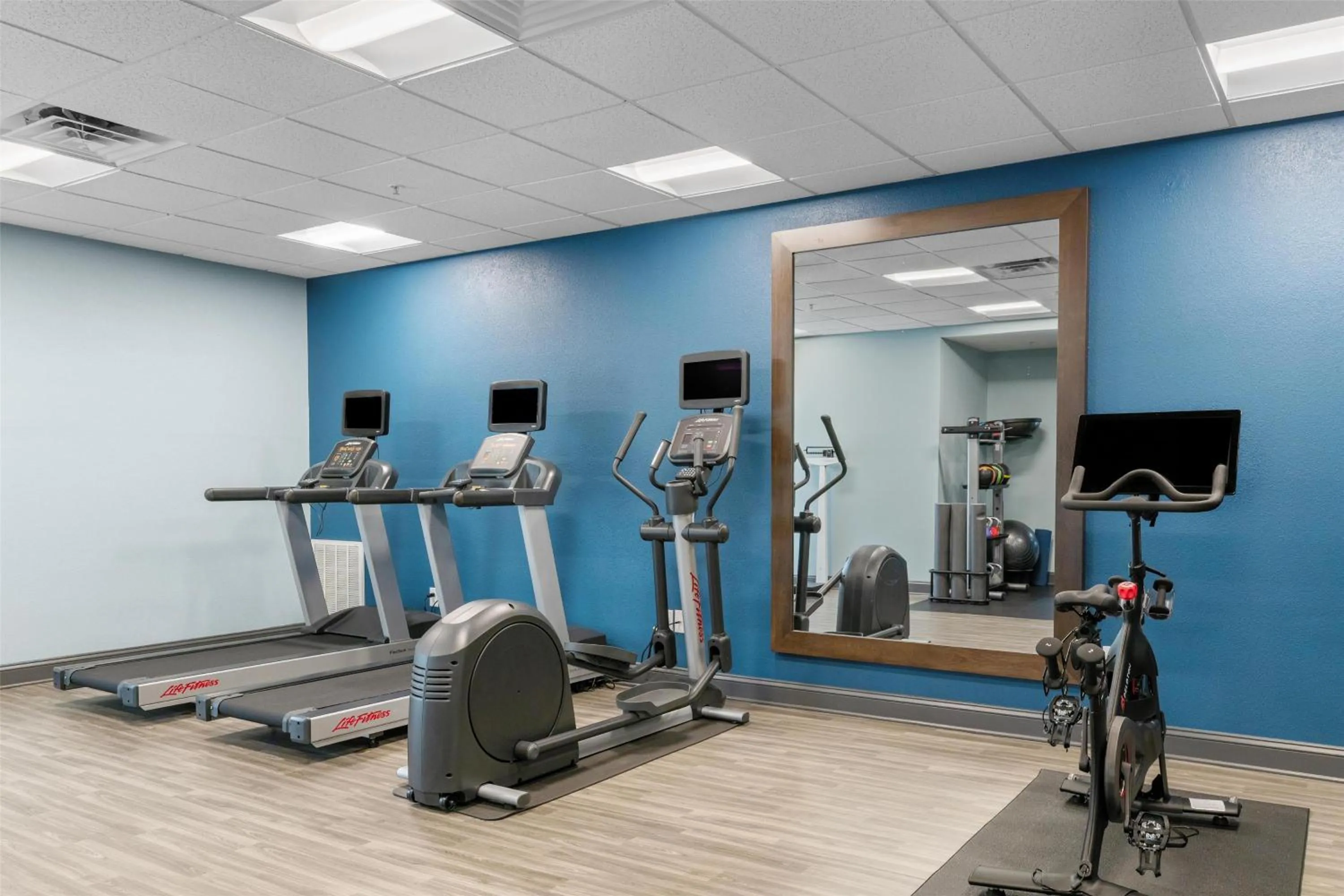 Fitness centre/facilities in Hampton Inn Front Royal