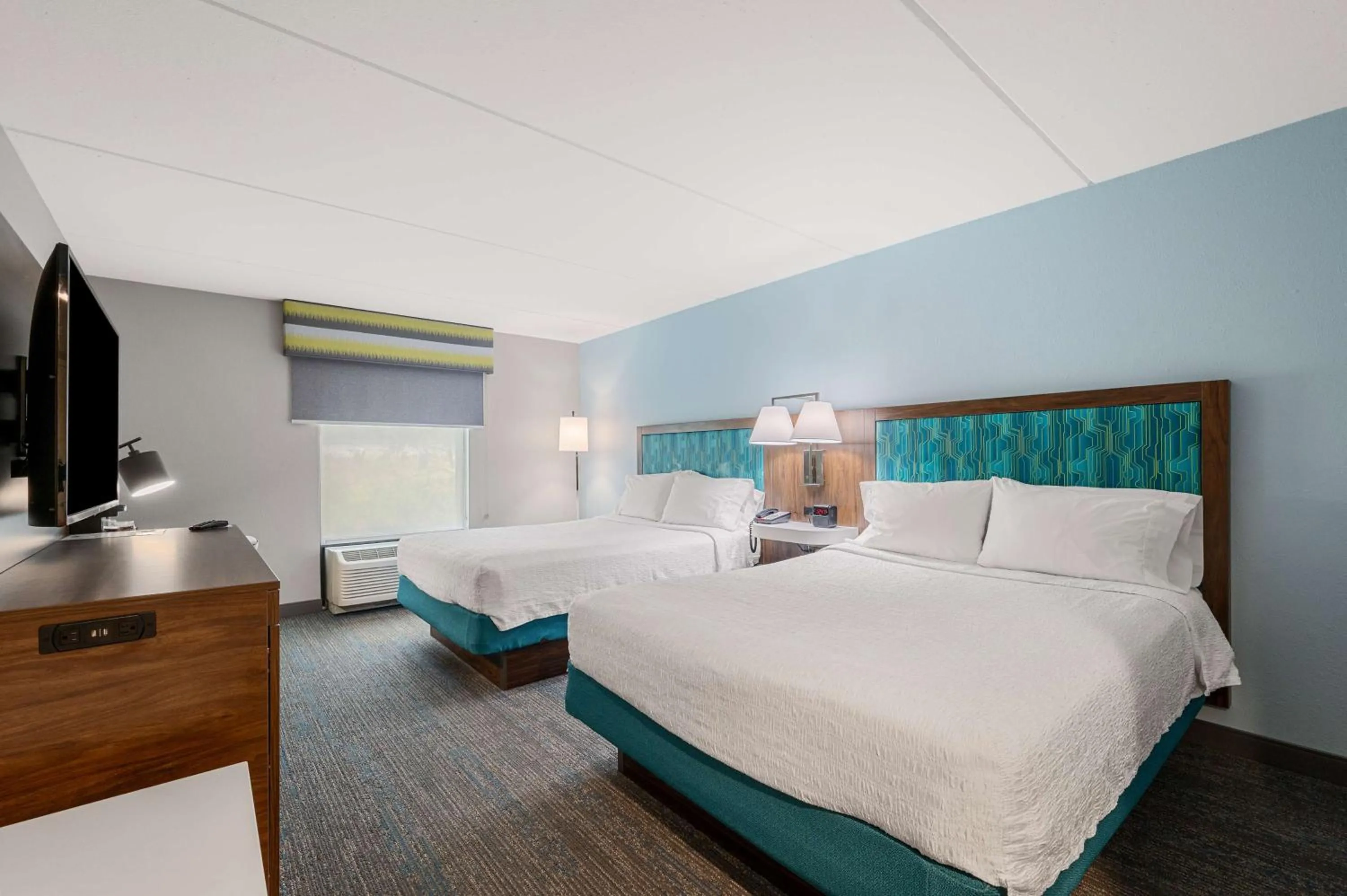 Bed in Hampton Inn Front Royal