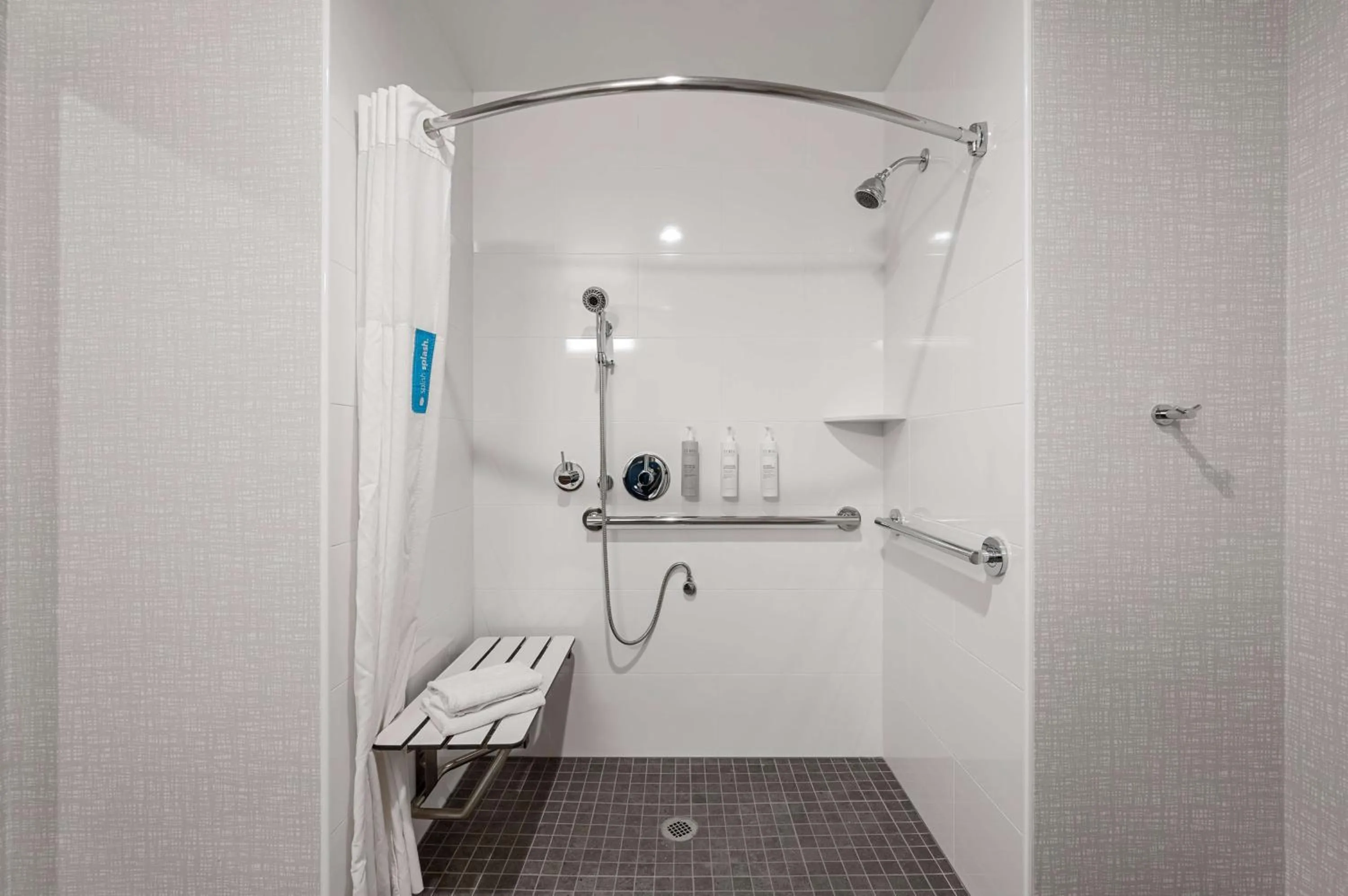 Bathroom in Hampton Inn Front Royal