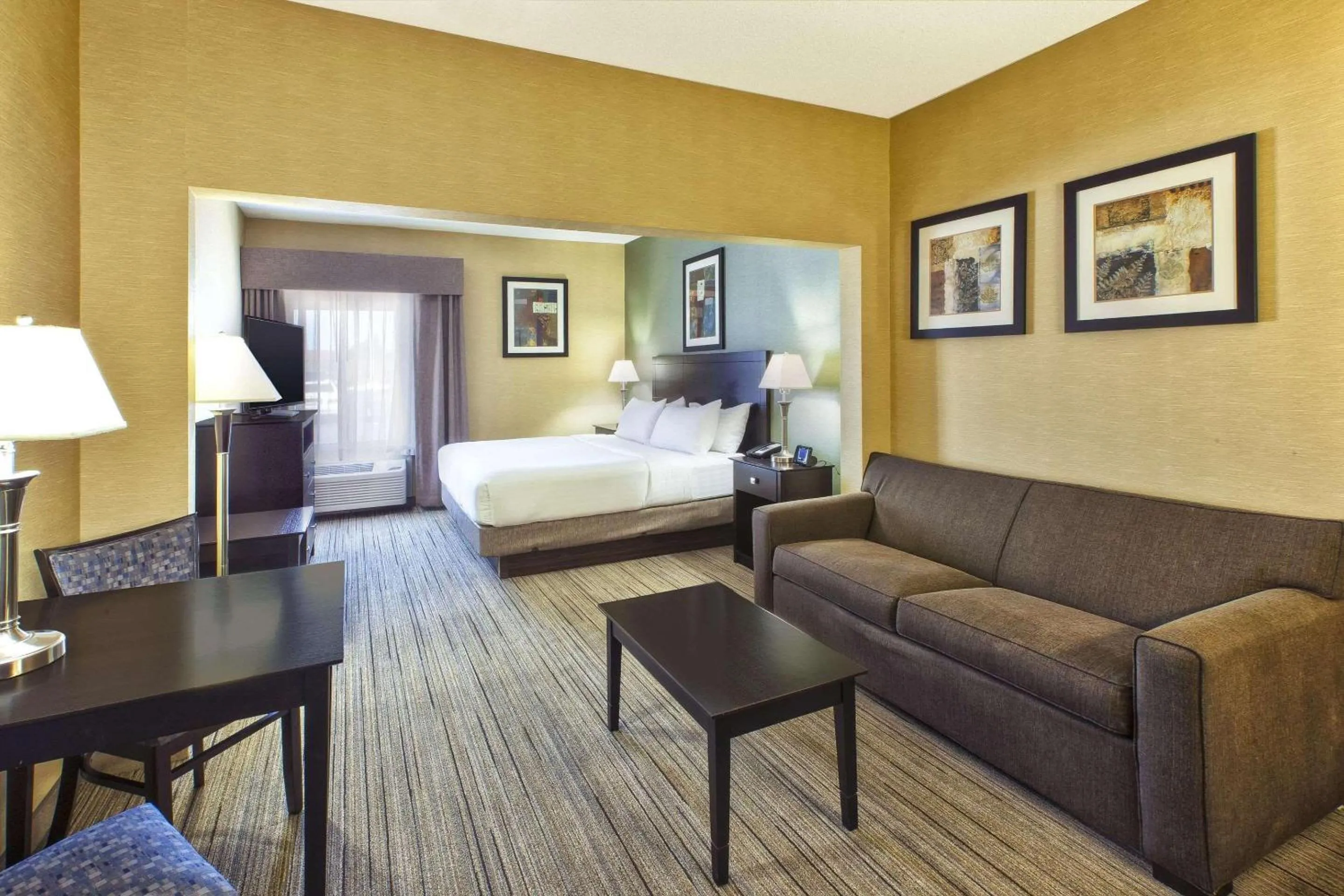 Bedroom, Bed in Country Inn & Suites by Radisson Benton Harbor-St Joseph MI