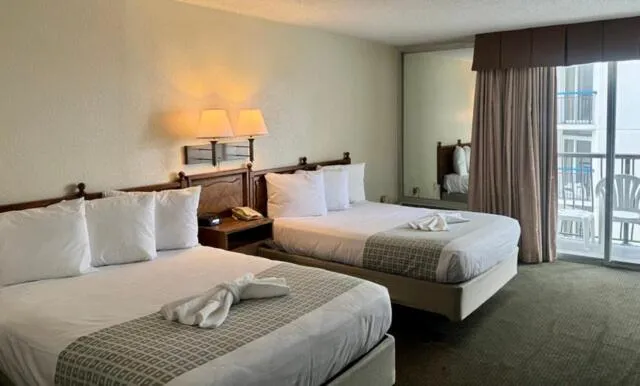 Bedroom, Bed in Boardwalk Beach Resort