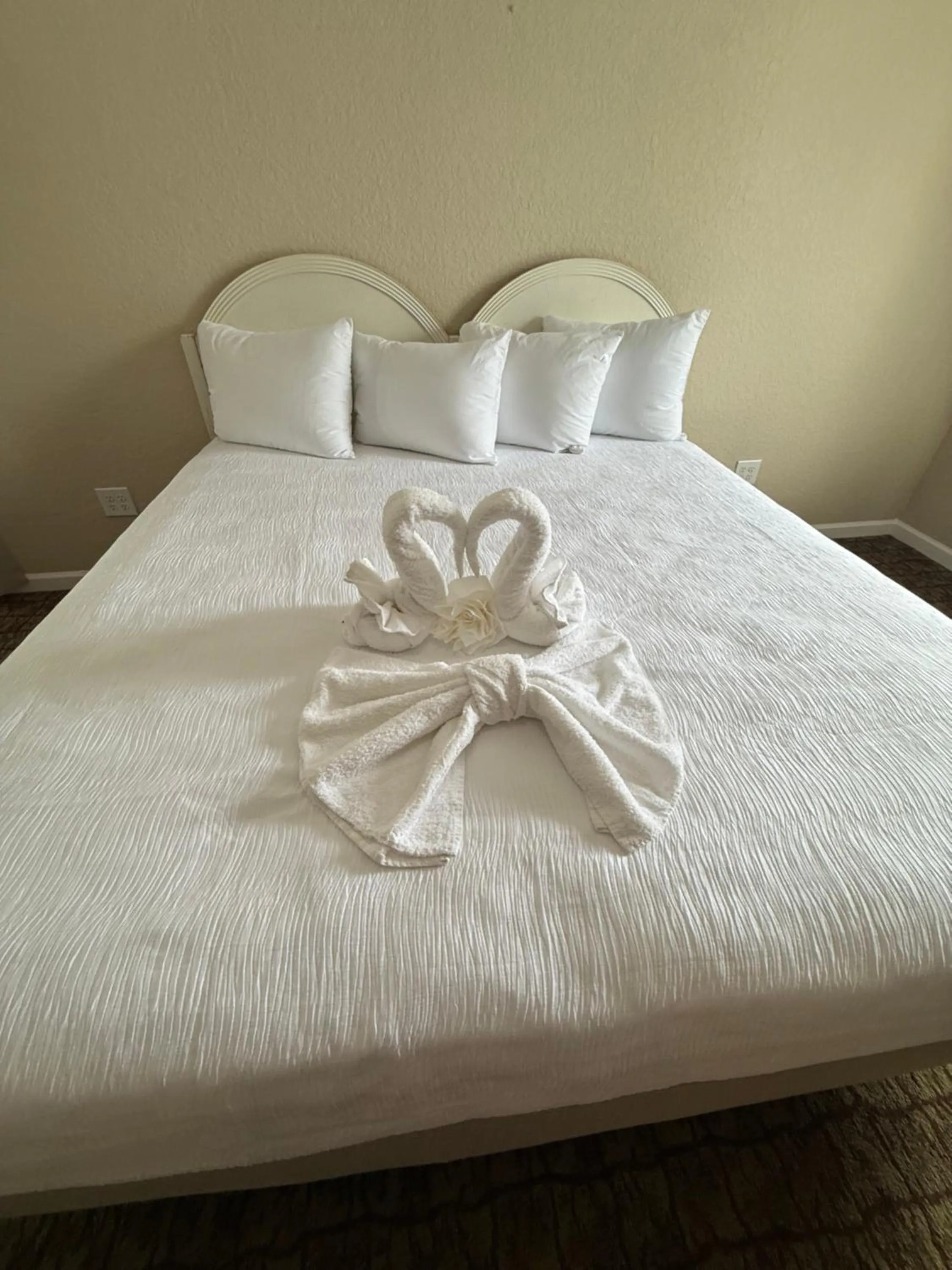 Bedroom, Bed in Boardwalk Beach Resort