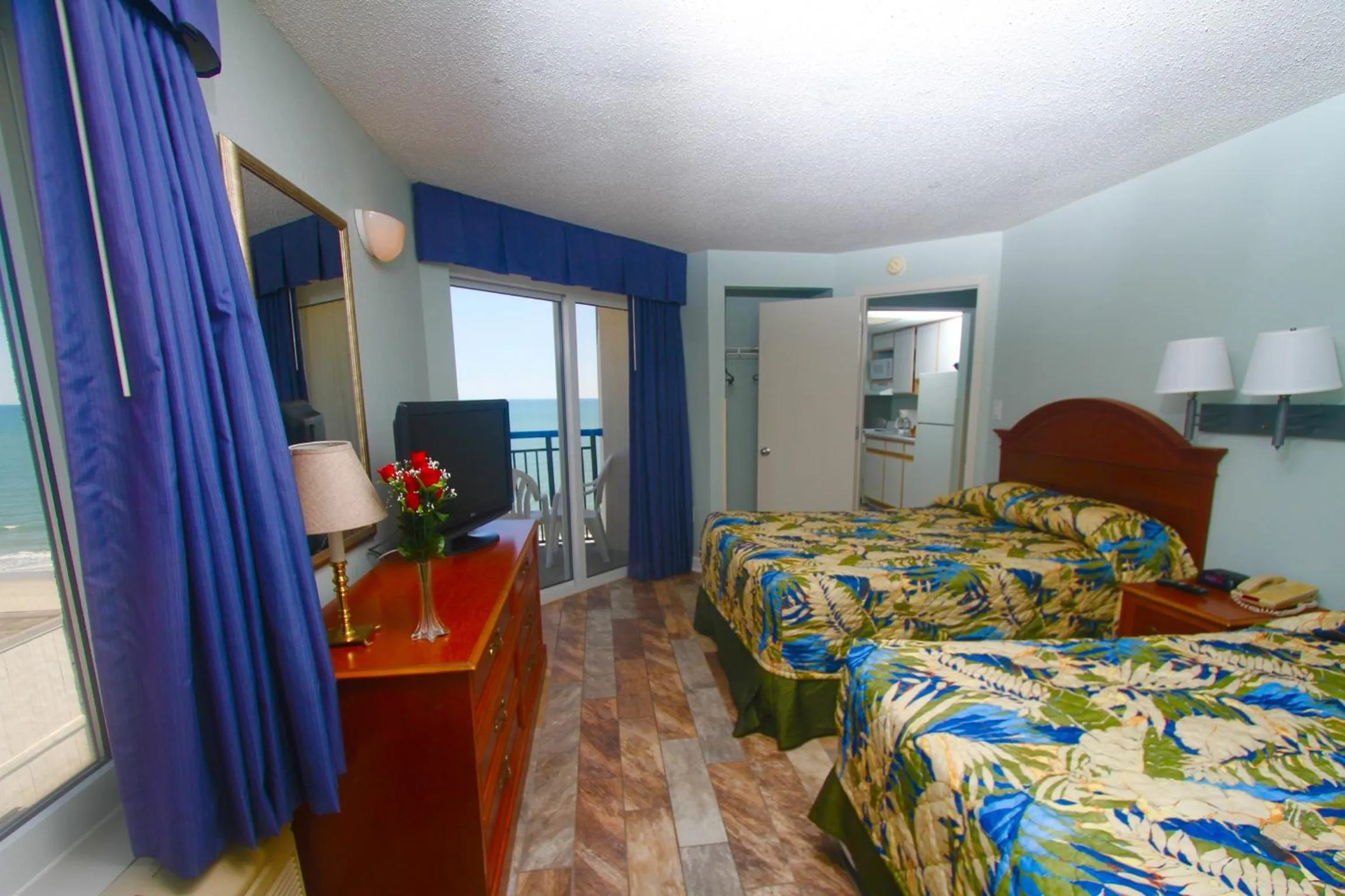 Bedroom, Bed in Boardwalk Beach Resort