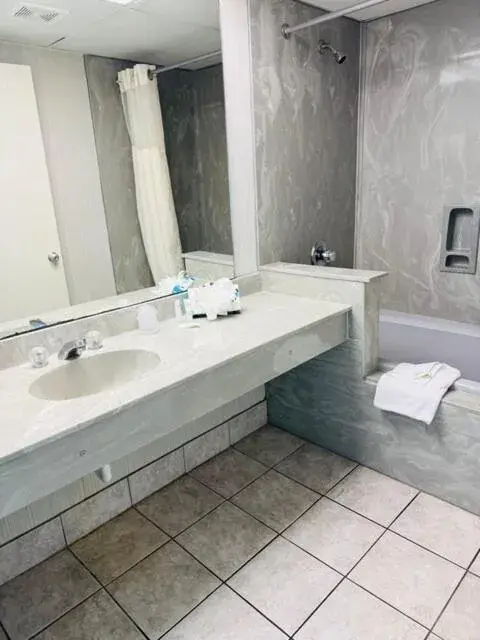 Cityview with Two Double Beds and Efficiency Kitchen in Boardwalk Beach Resort Cityview with Two Double Beds and Efficiency Kitchen in Boardwalk Beach Resort