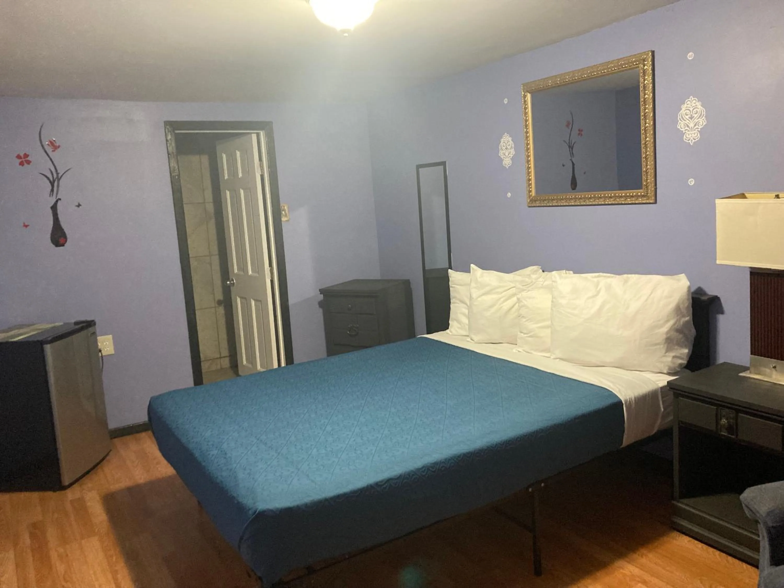 Bedroom, Bed in Hillside Motel