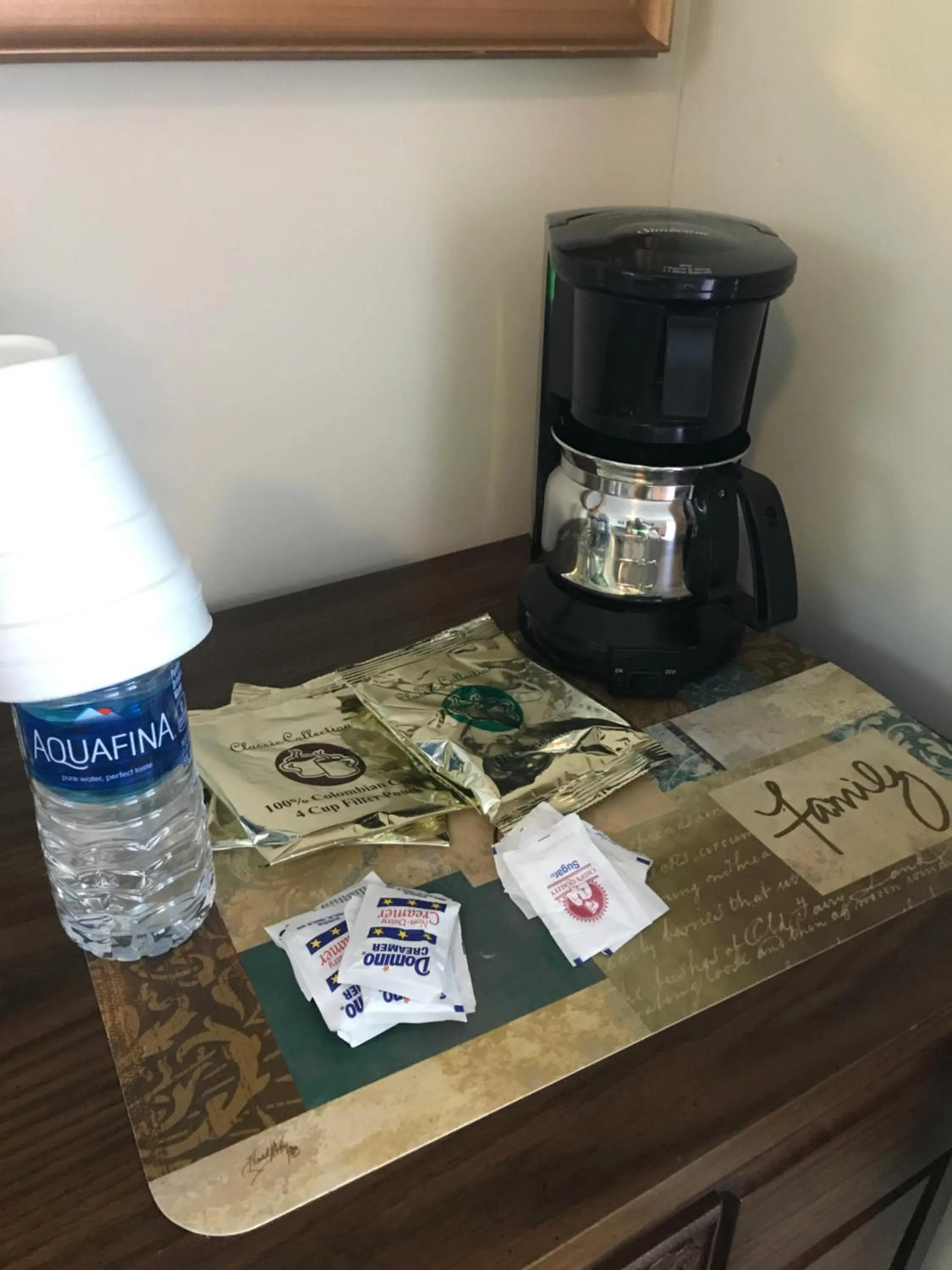 Drinks in Hillside Motel