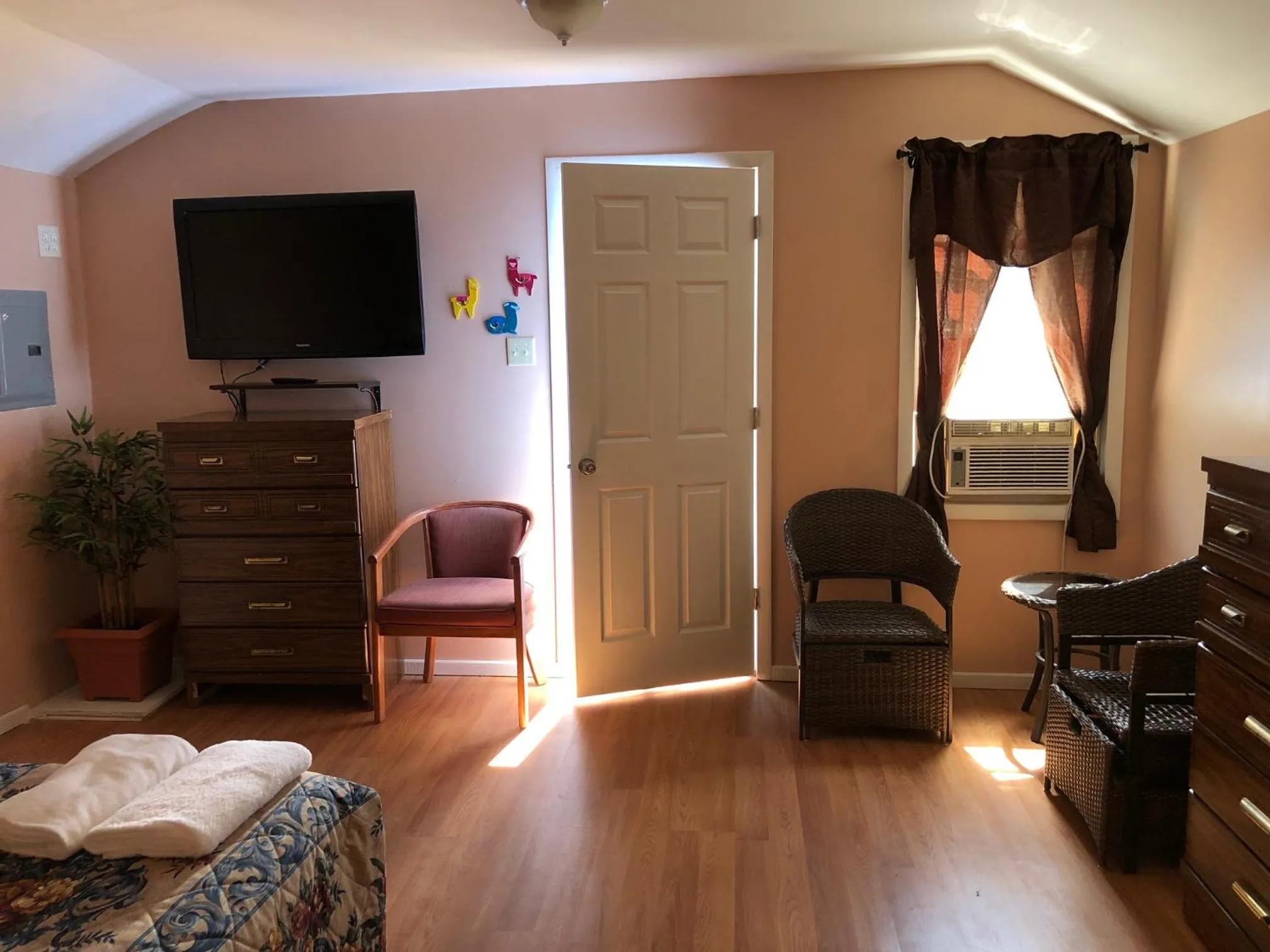 TV and multimedia, Bed in Hillside Motel