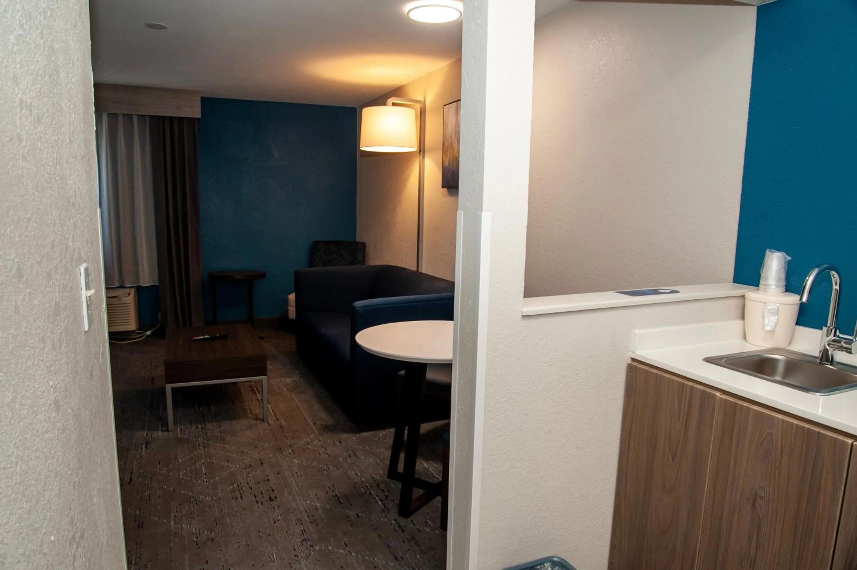 Living room in Holiday Inn Express Tucson-Airport by IHG