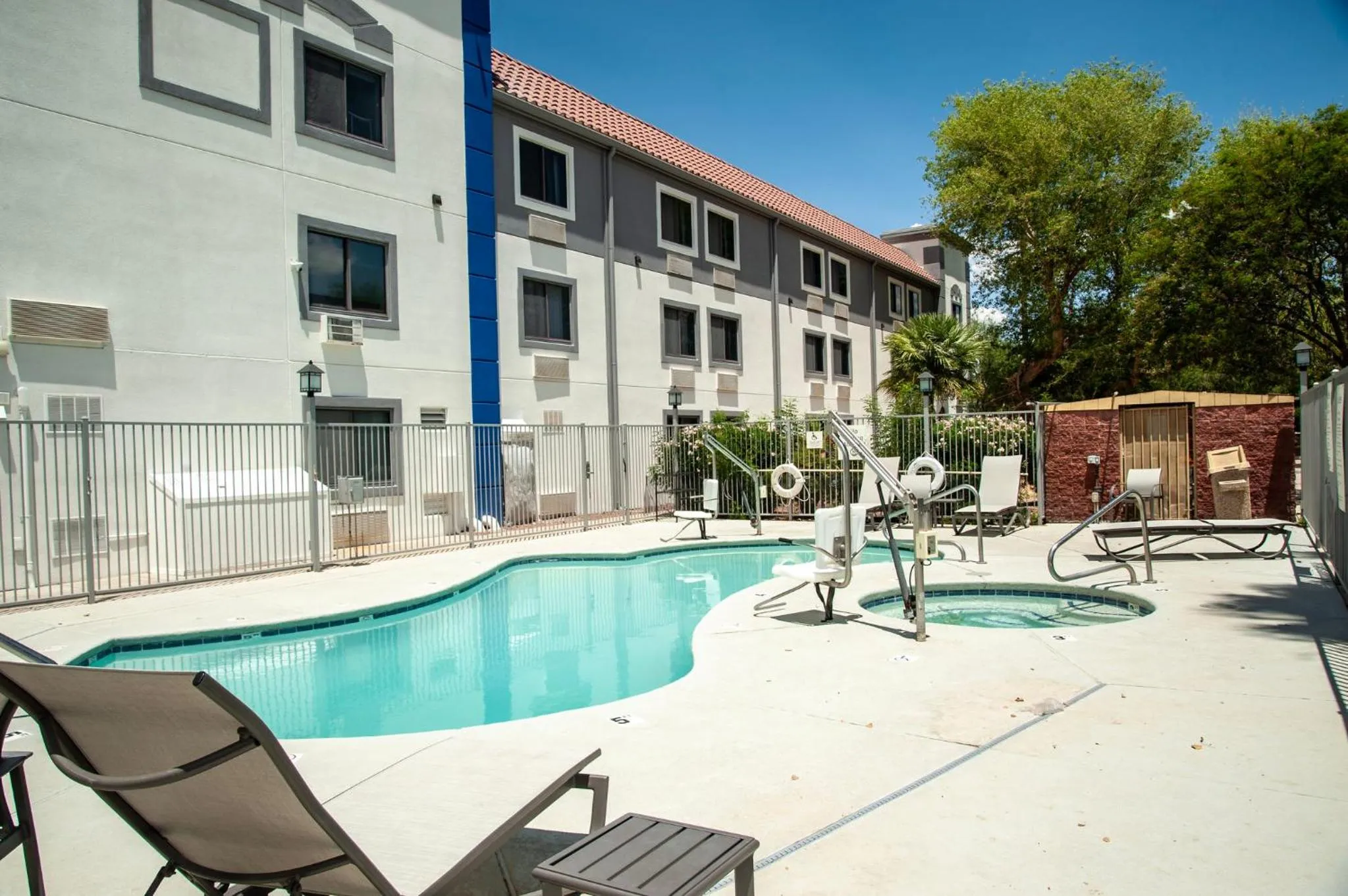 Swimming pool in Holiday Inn Express Tucson-Airport by IHG