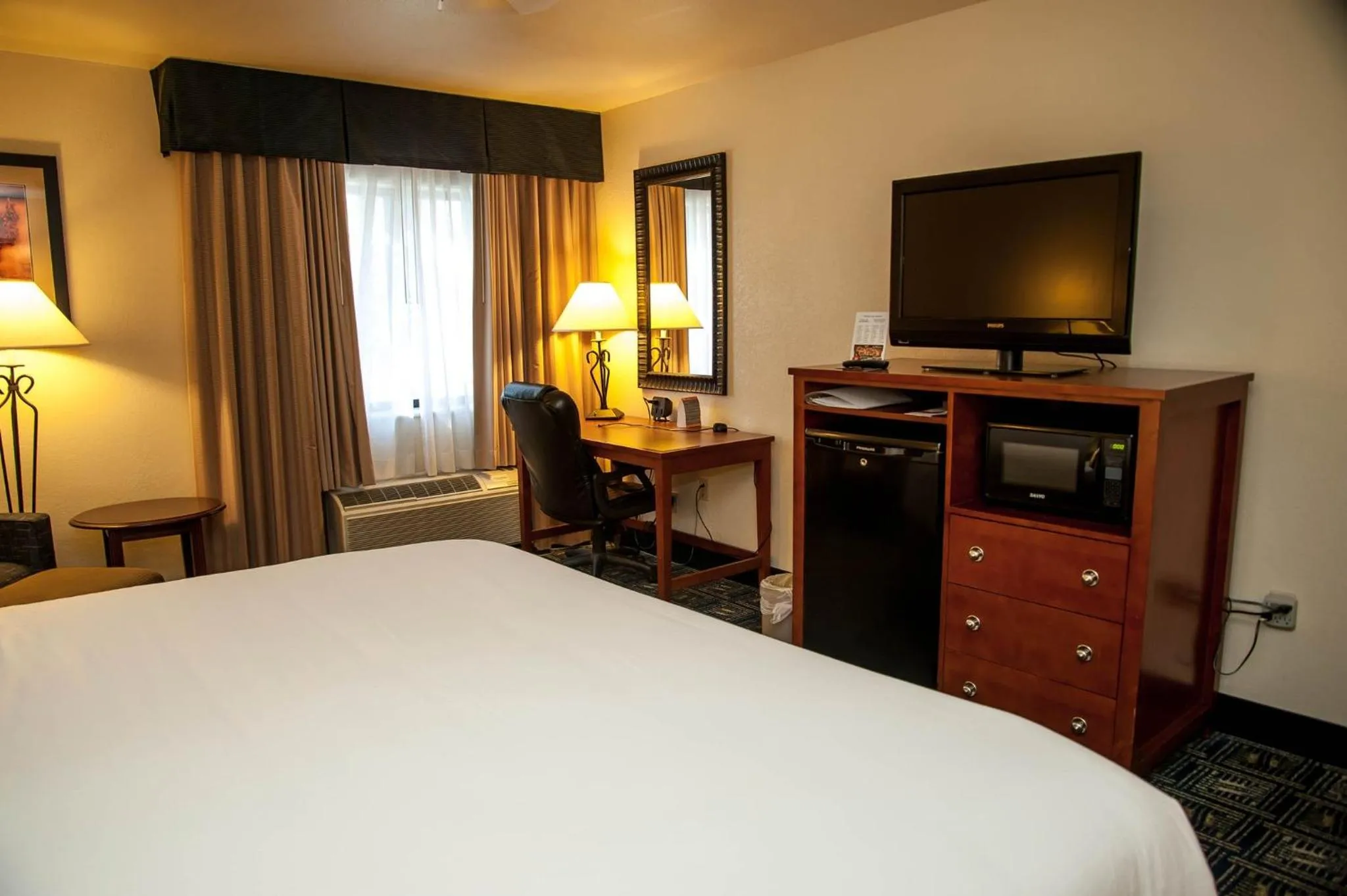 Photo of the whole room, Bed in Holiday Inn Express Tucson-Airport by IHG