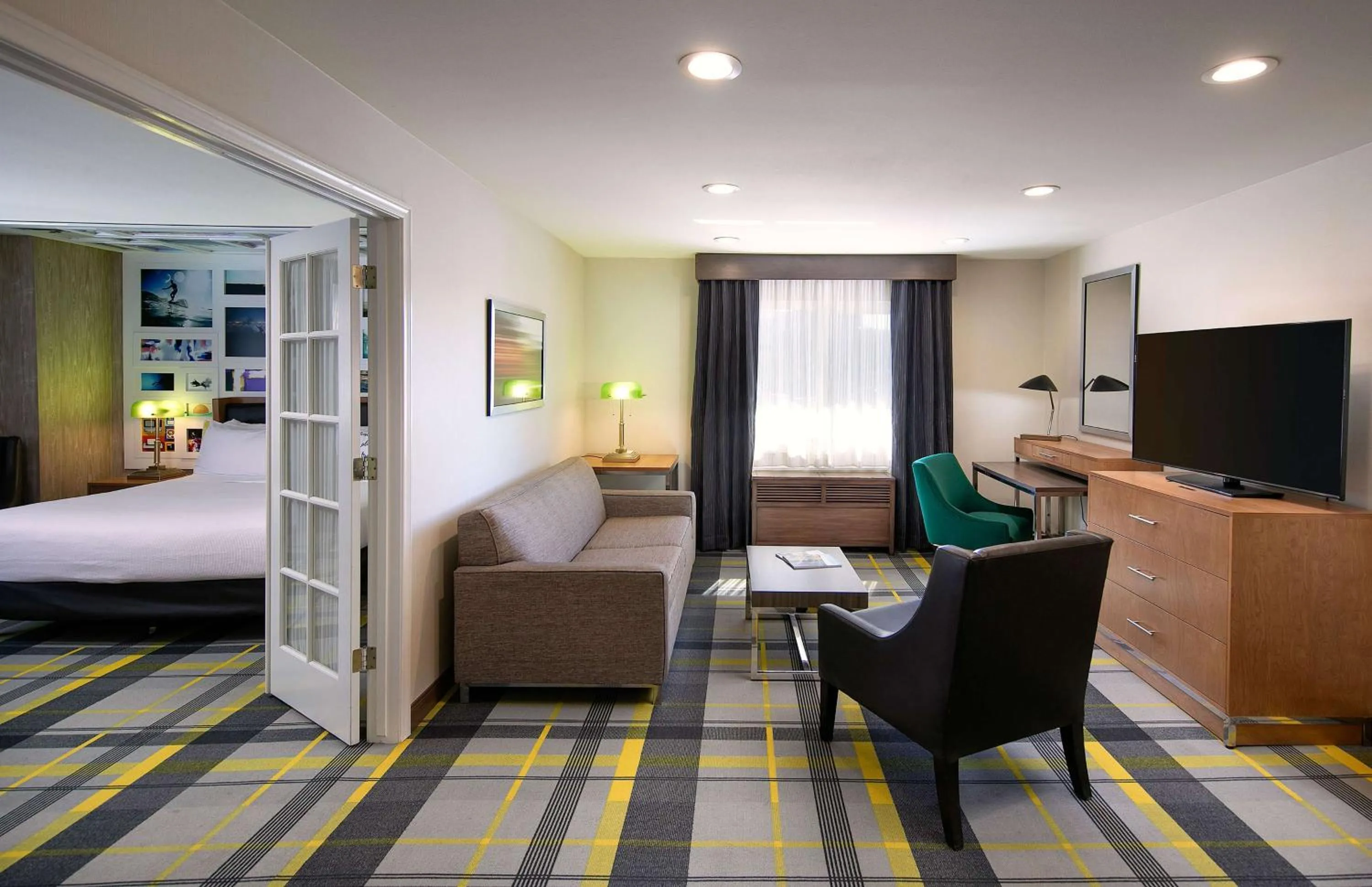 Living room, Bed in The Wayfarer San Luis Obispo, Tapestry Collection by Hilton