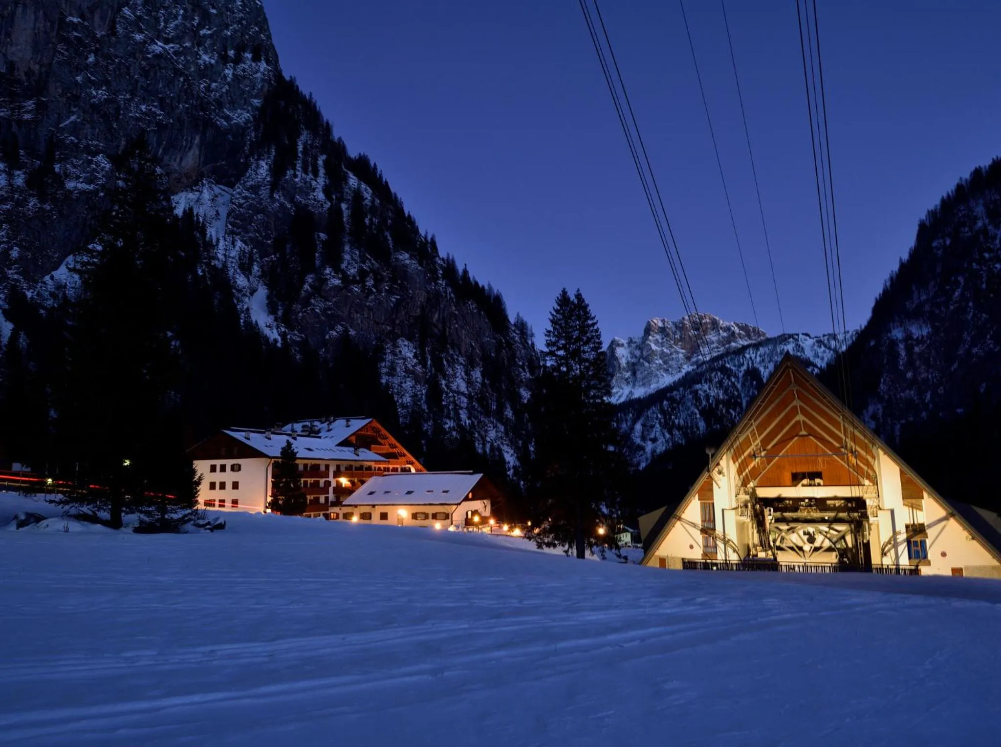 Skiing in Hotel Principe Marmolada