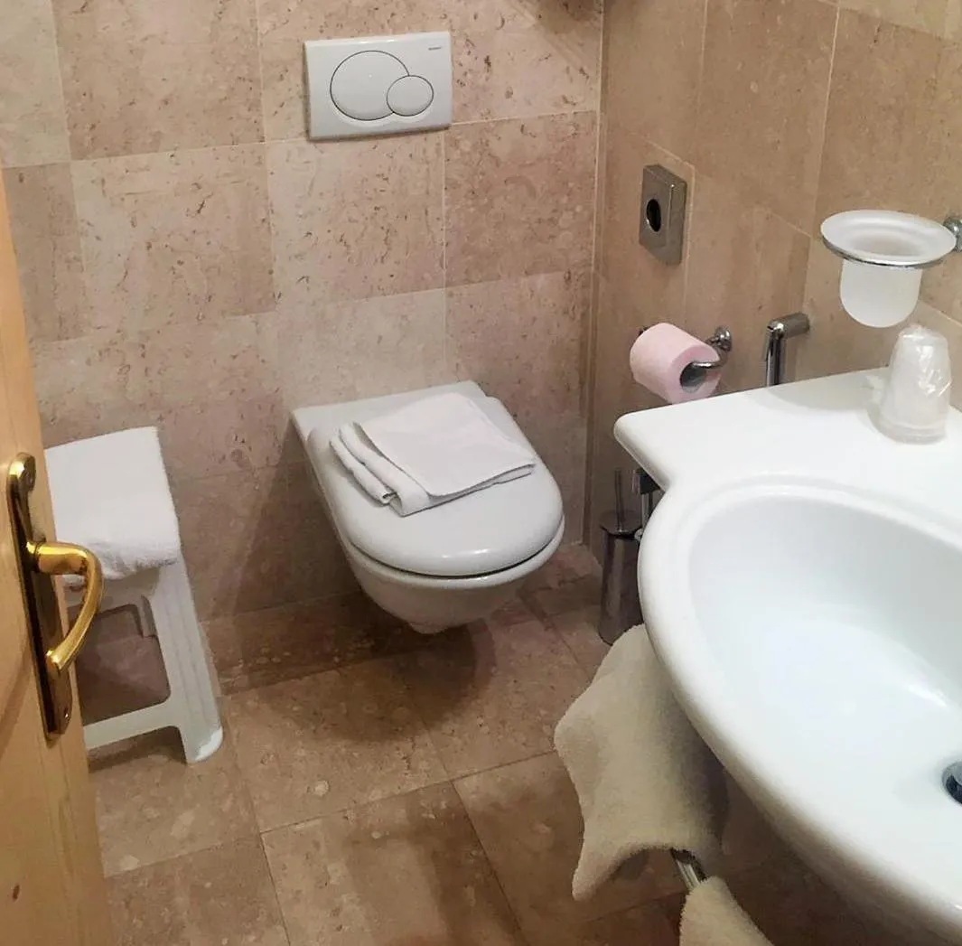 Toilet in Hotel Principe Marmolada