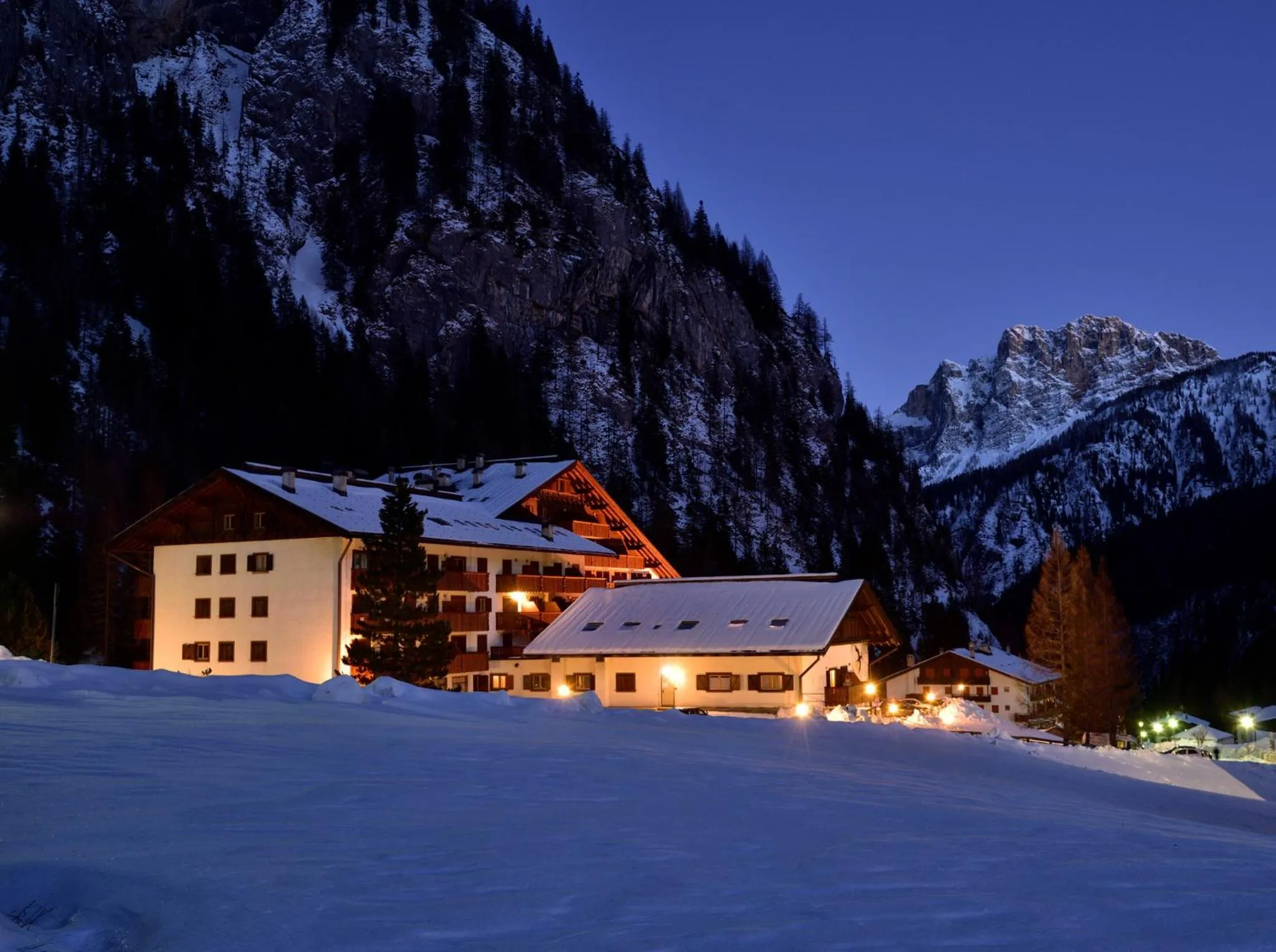 Property building in Hotel Principe Marmolada