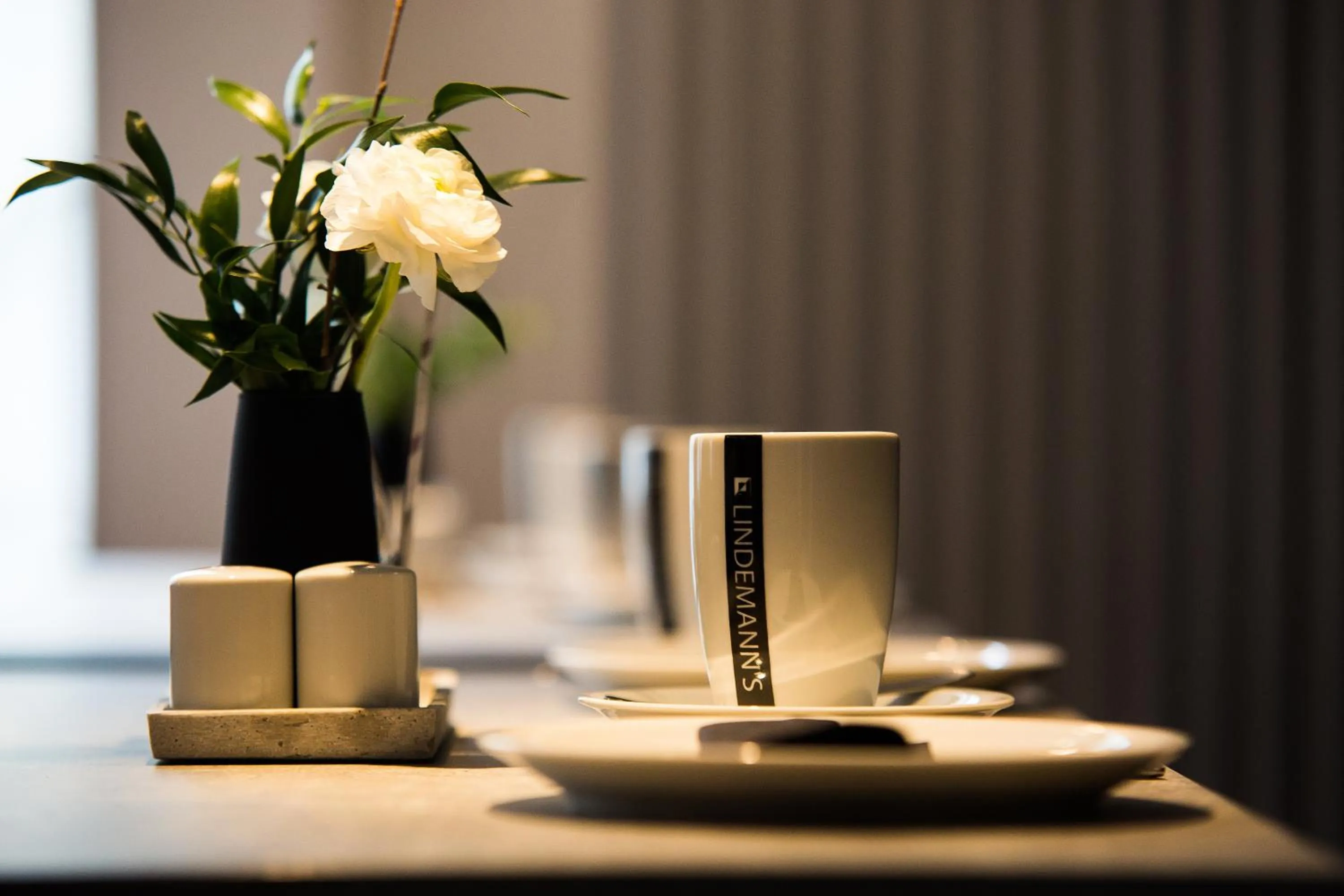 Breakfast in LINDEMANN'S