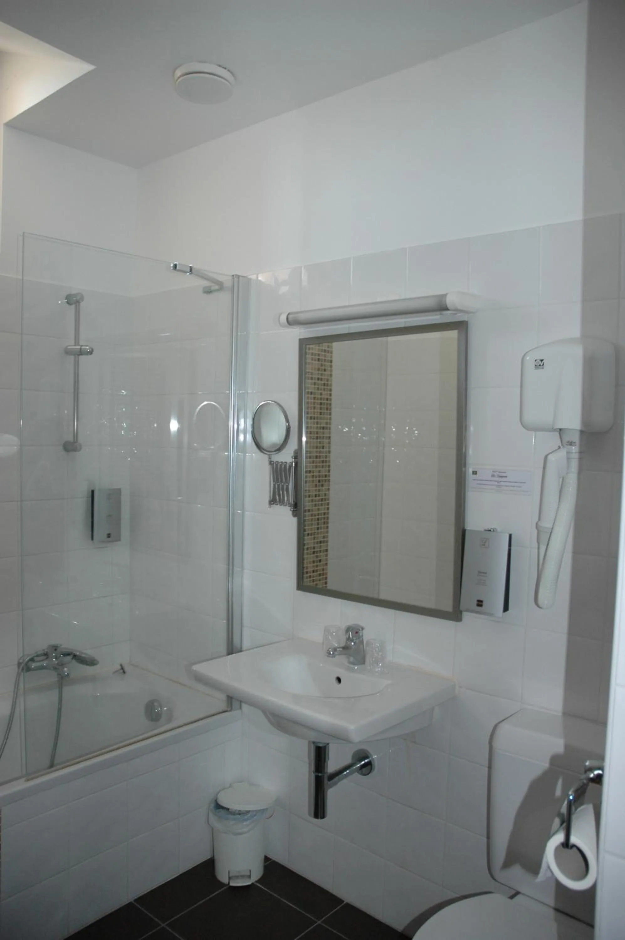 Logis Hôtels - Hôtel et Restaurant Les Voyageurs