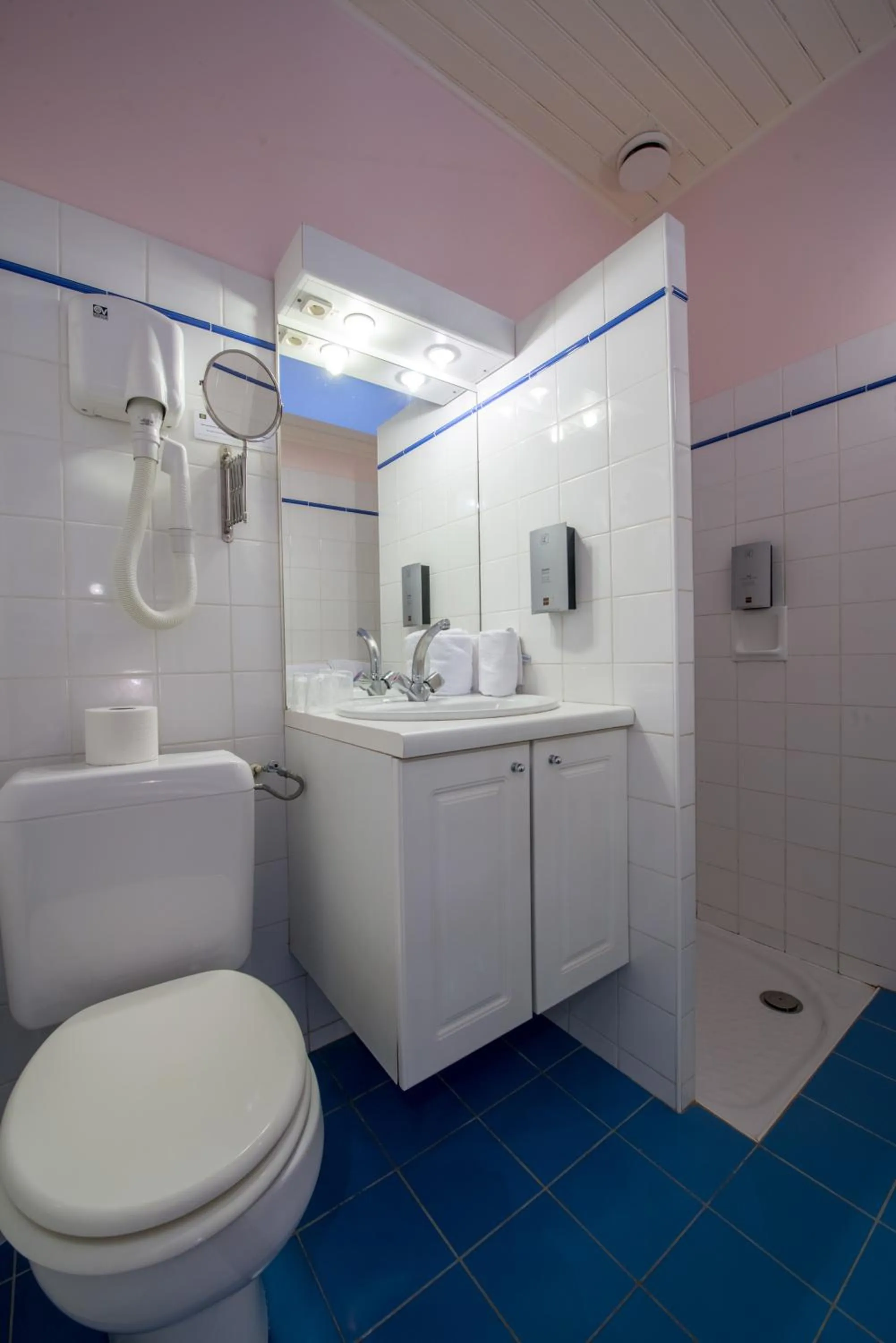 Logis Hôtels - Hôtel et Restaurant Les Voyageurs