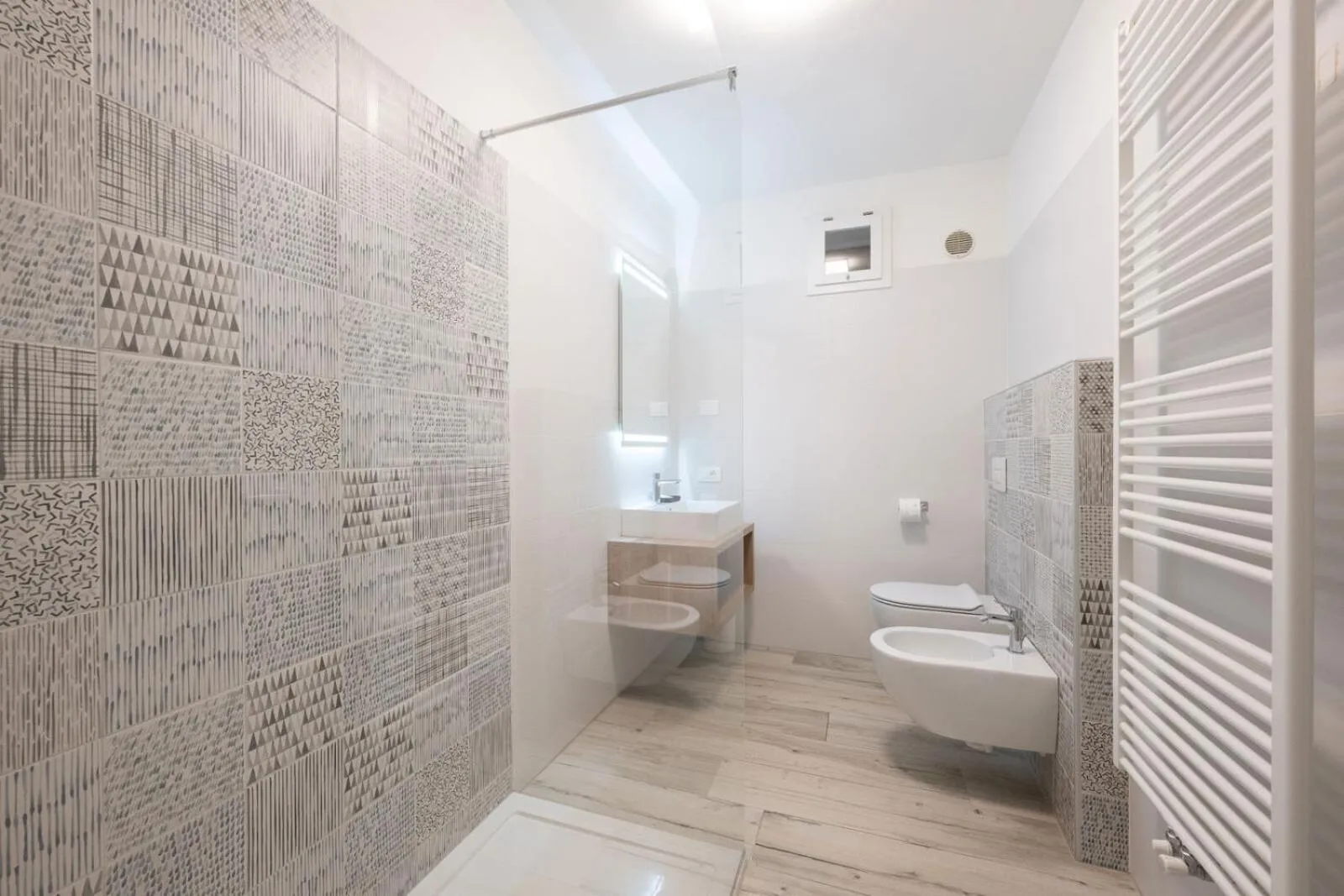 Shower in Residence Desiree