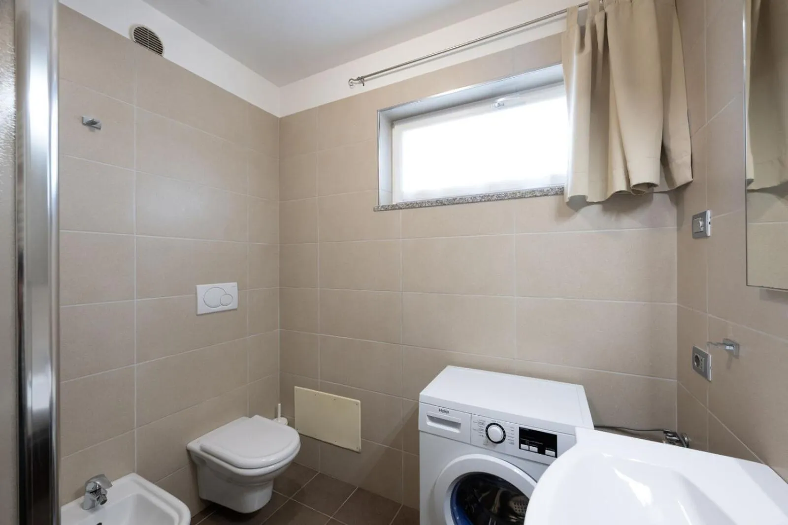 Toilet in Residence Desiree