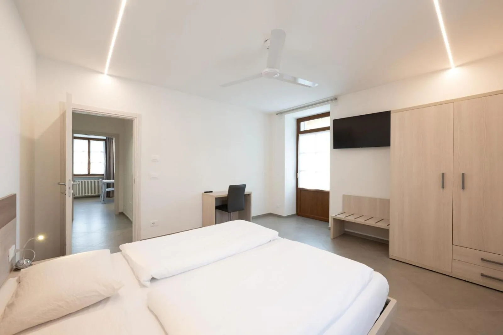 Photo of the whole room, Bed in Residence Desiree