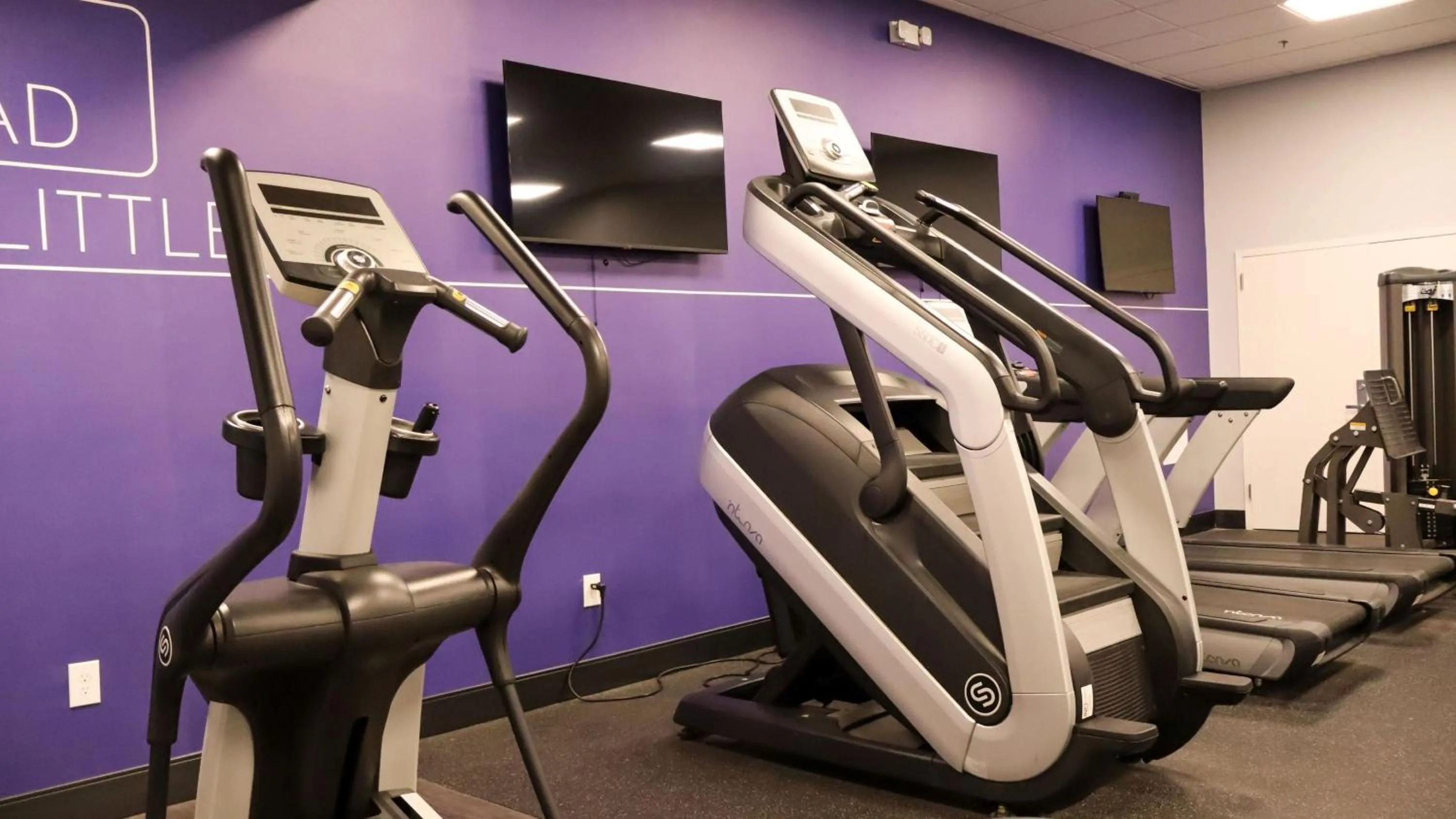 Fitness centre/facilities in Holiday Inn Omaha Downtown - Waterpark by IHG