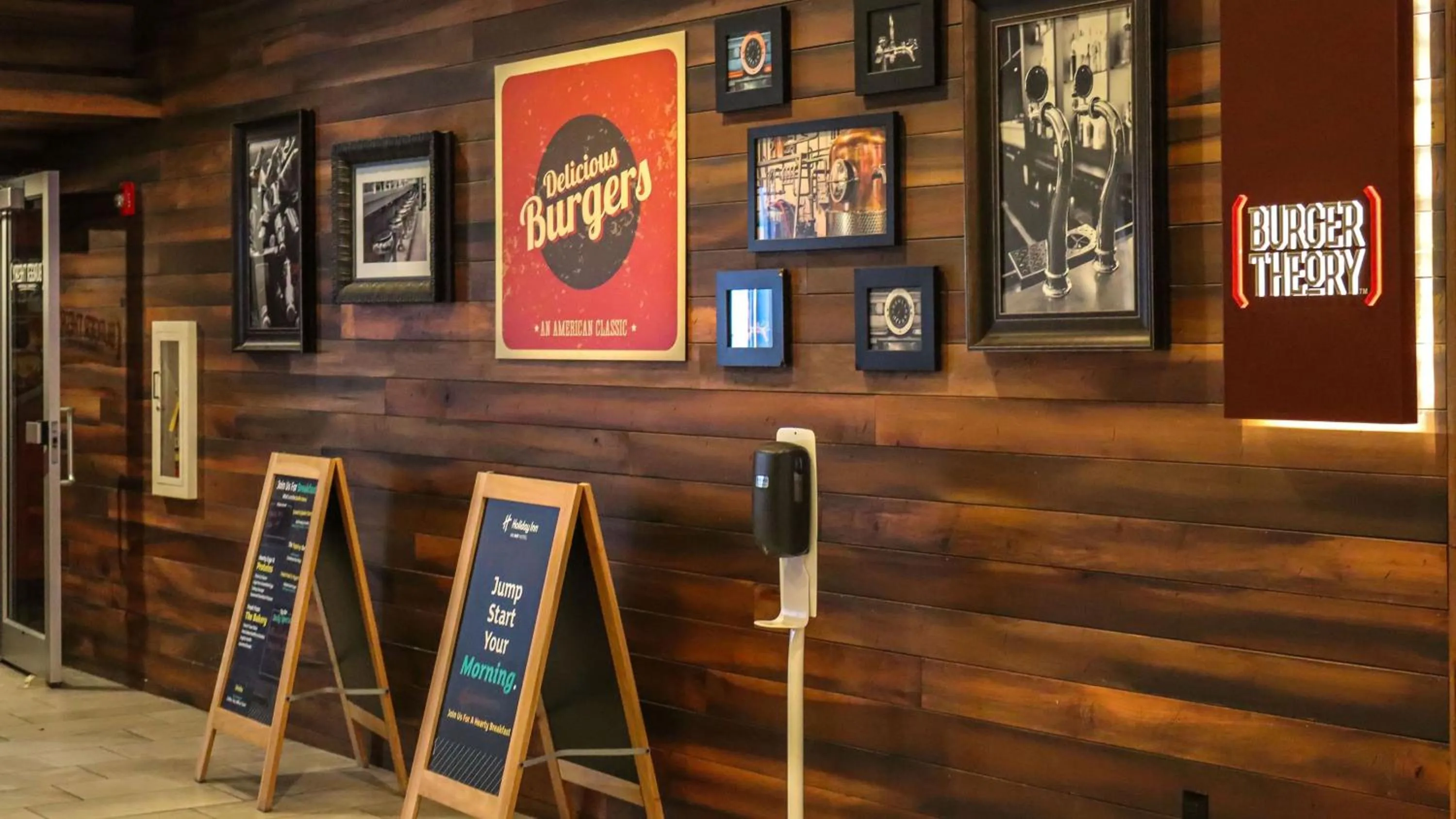 Restaurant/places to eat in Holiday Inn Omaha Downtown - Waterpark by IHG