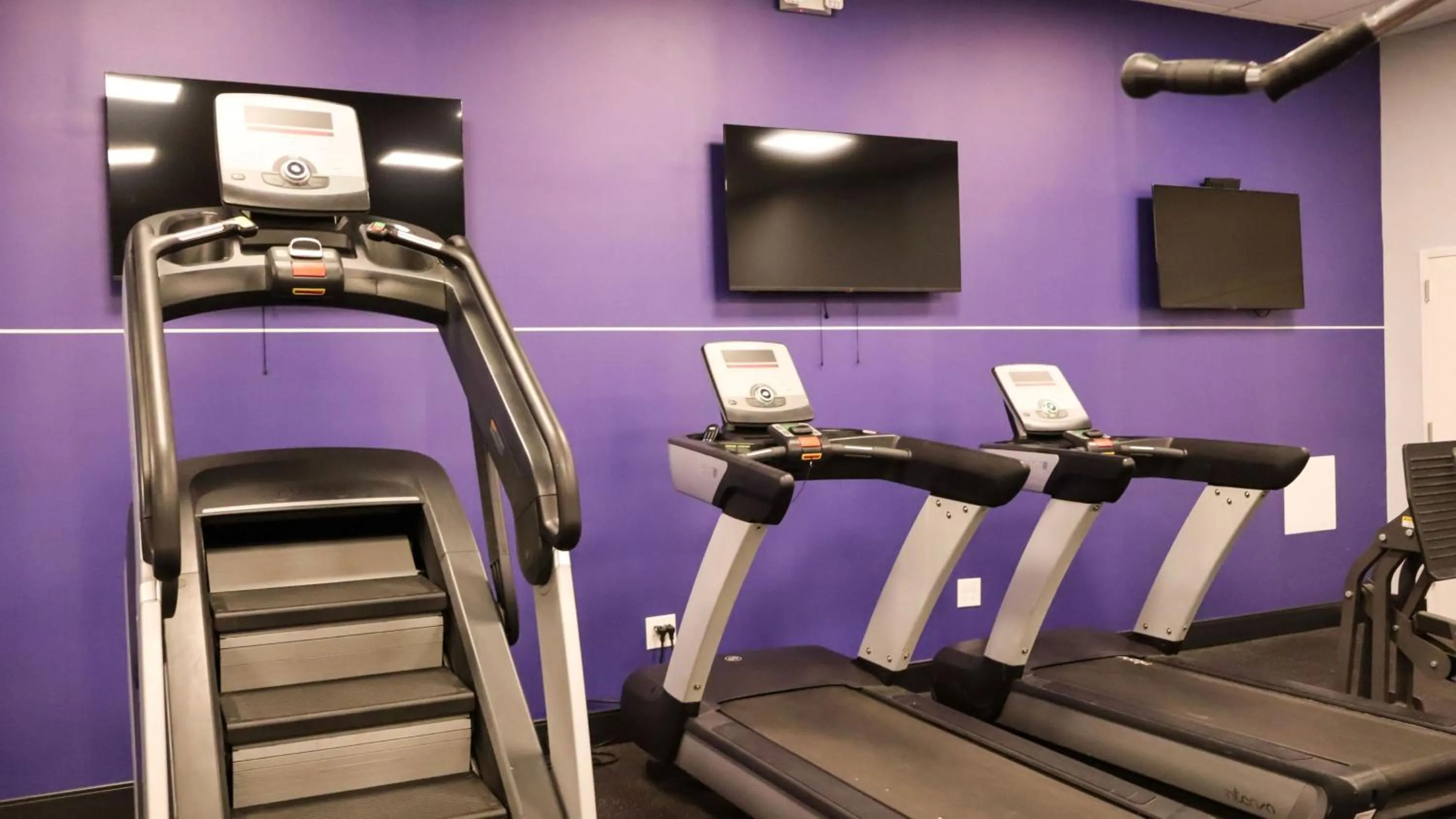 Fitness centre/facilities in Holiday Inn Omaha Downtown - Waterpark by IHG