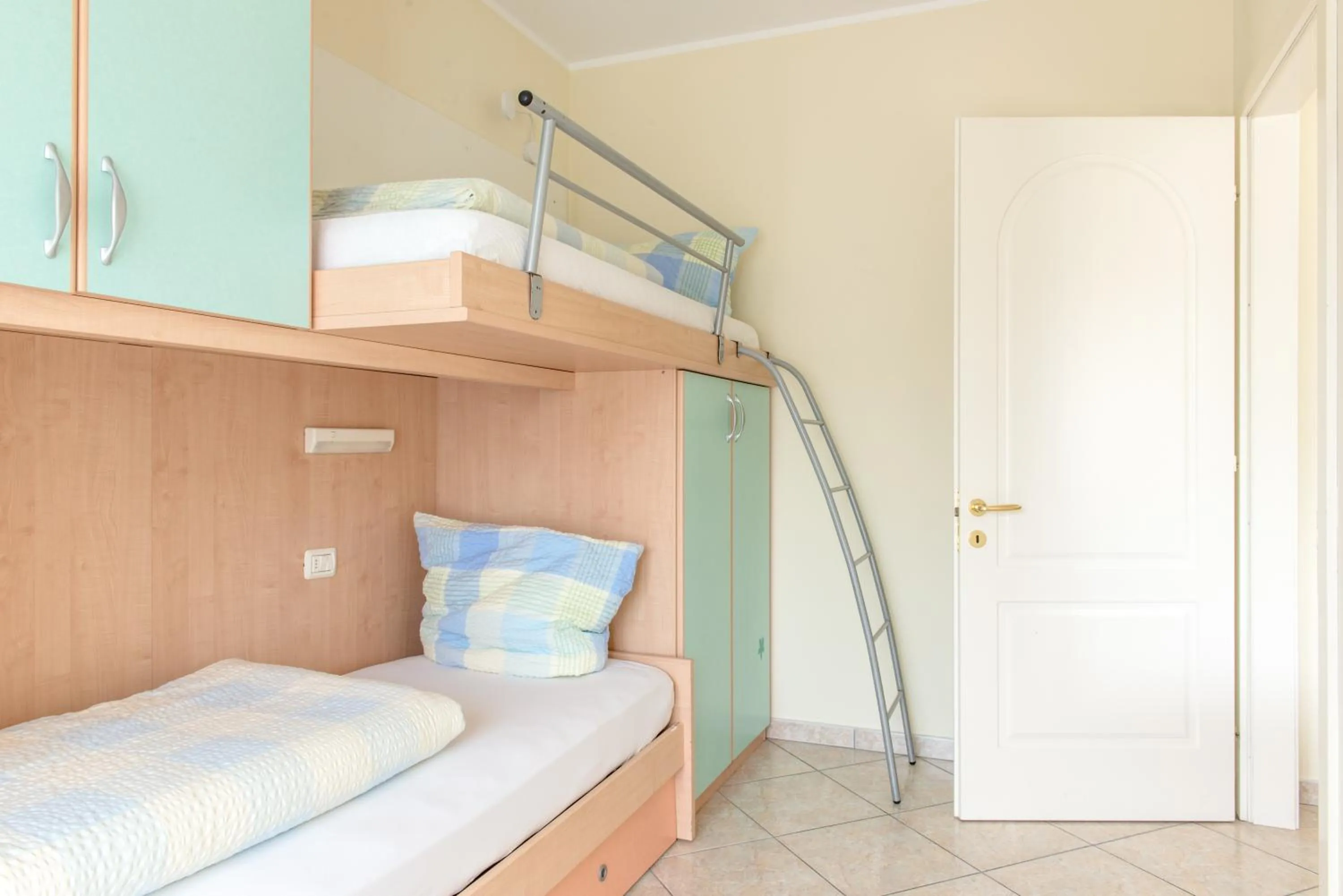 bunk bed, Bed in Residence Terry