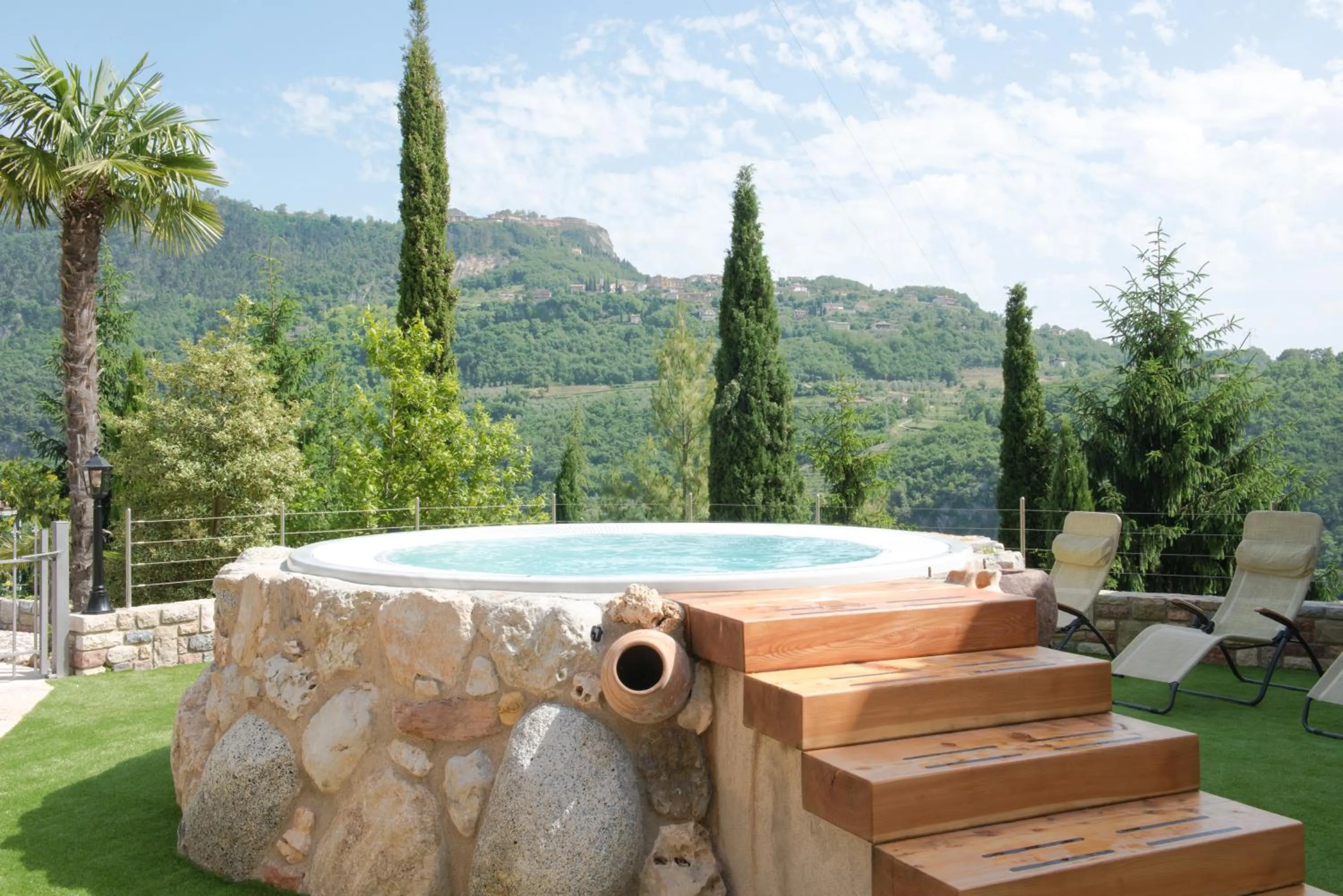 Hot Tub in Residence Terry