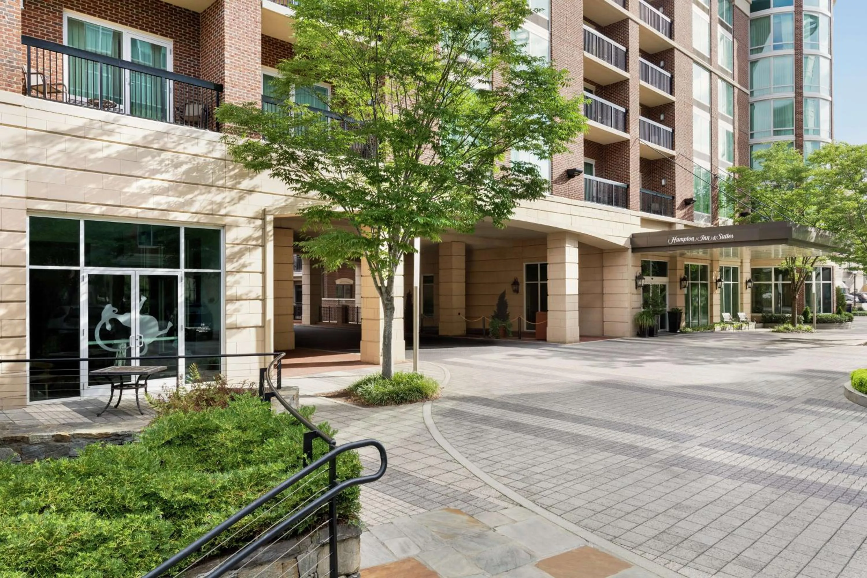 Property building in Hampton Inn & Suites Greenville-Downtown-Riverplace