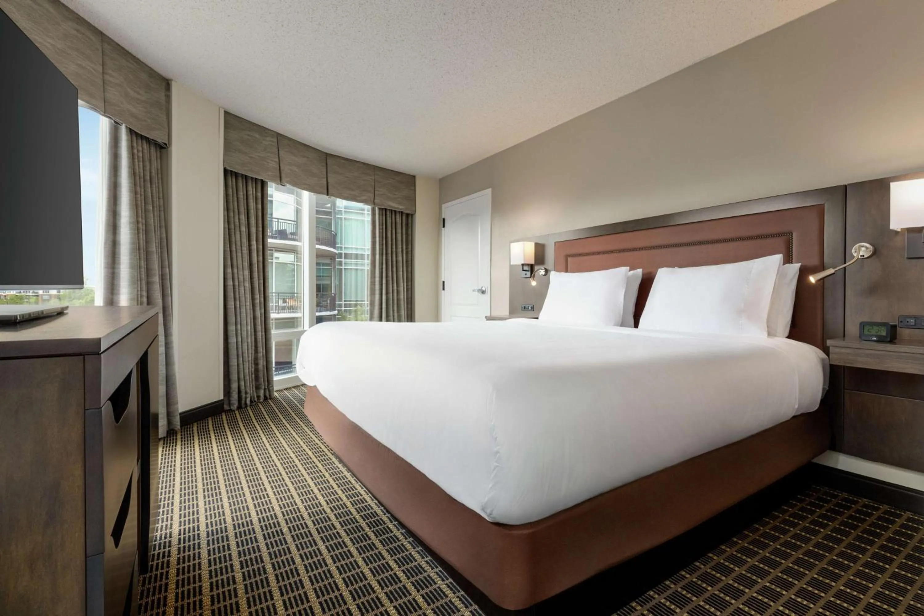 Bed in Hampton Inn & Suites Greenville-Downtown-Riverplace