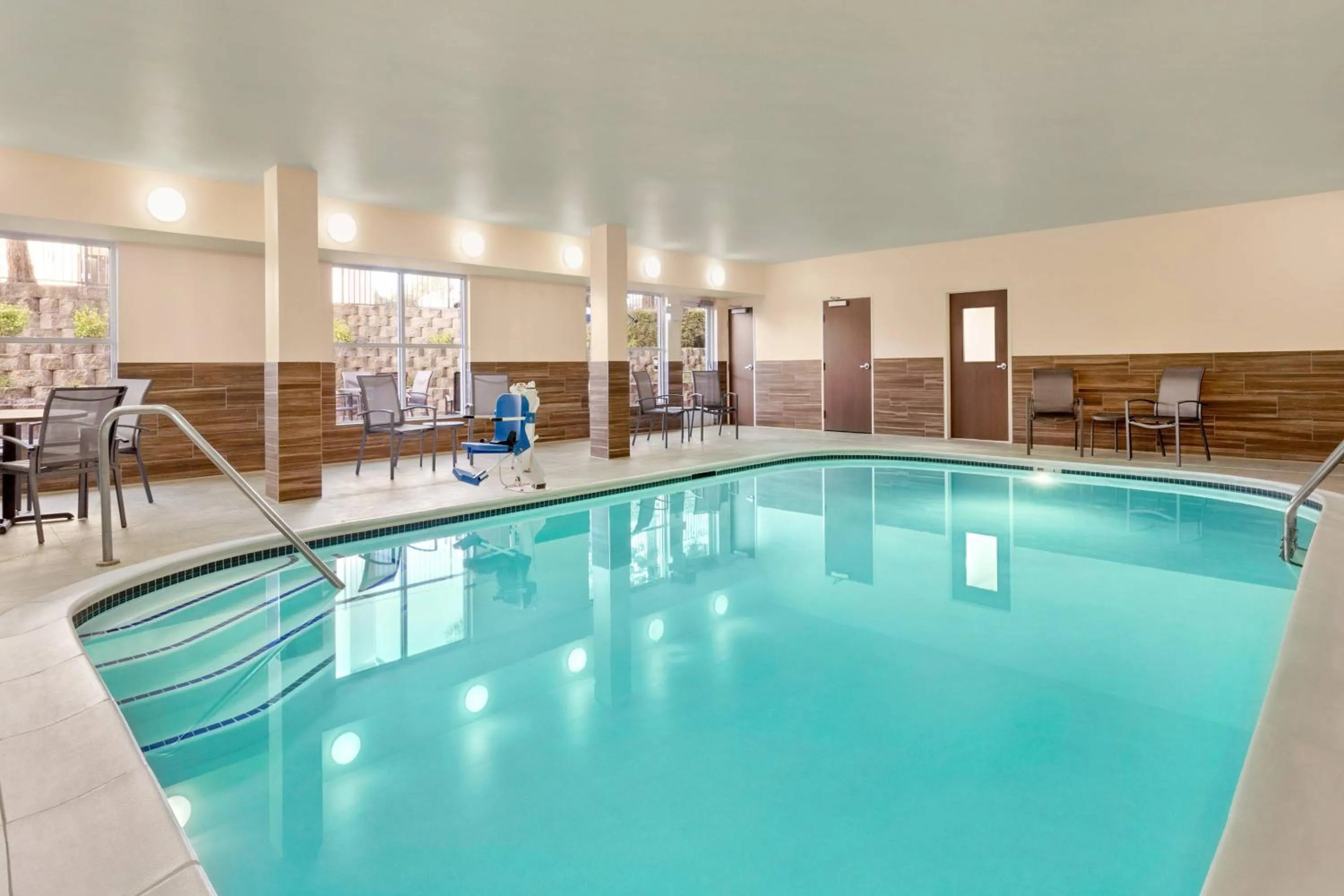 Swimming pool in Fairfield Inn Roseville