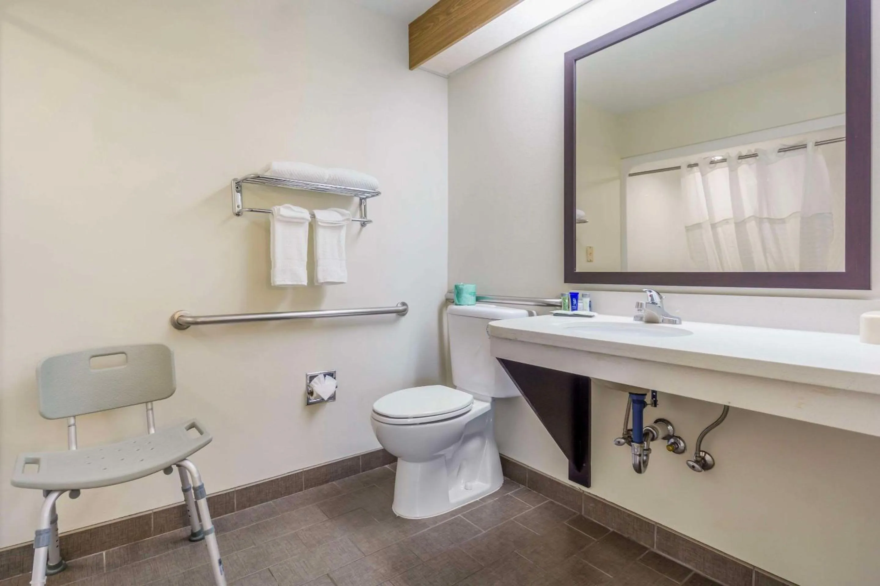 Bathroom in Sleep Inn Sea Tac Airport