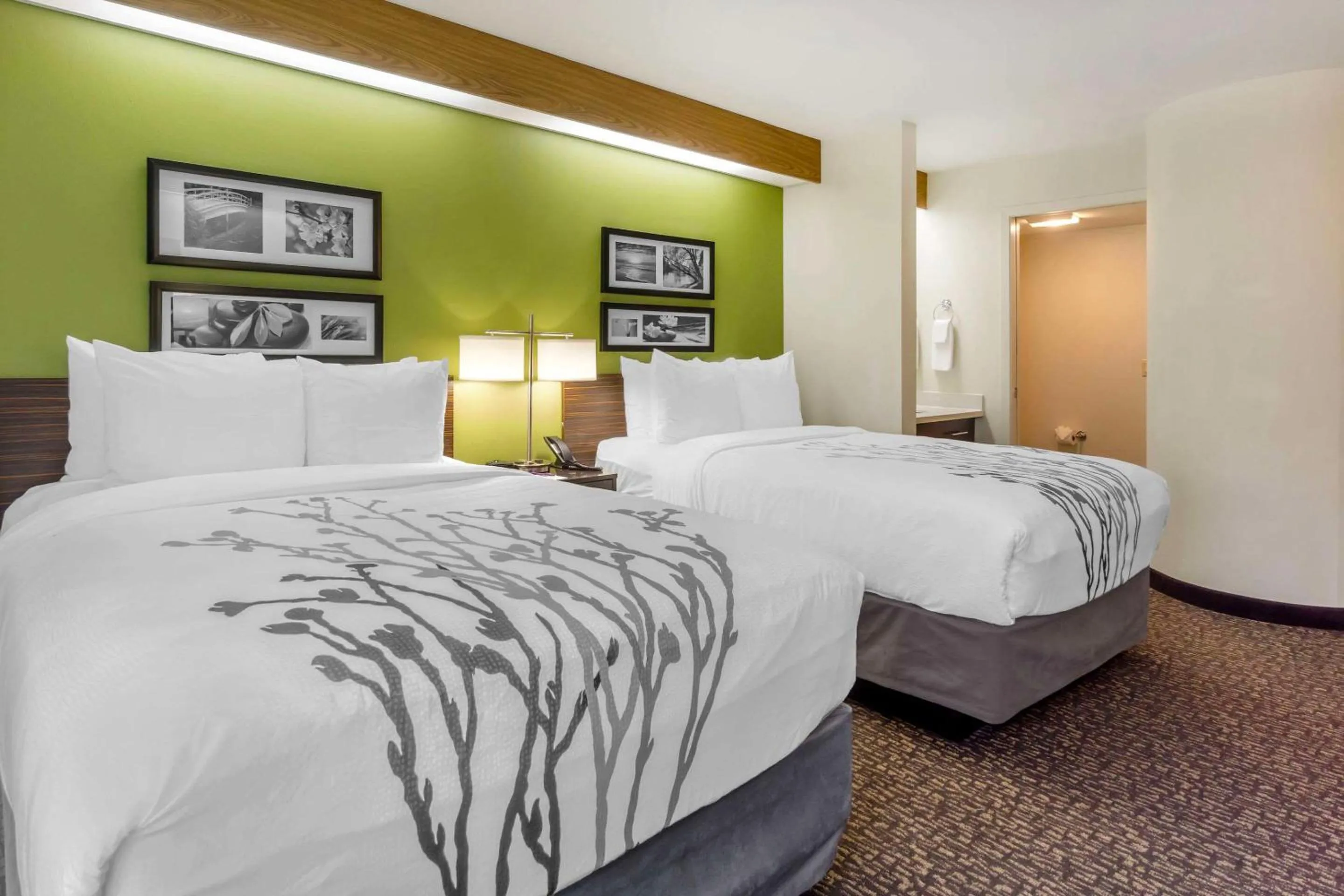 Bedroom, Bed in Sleep Inn Sea Tac Airport