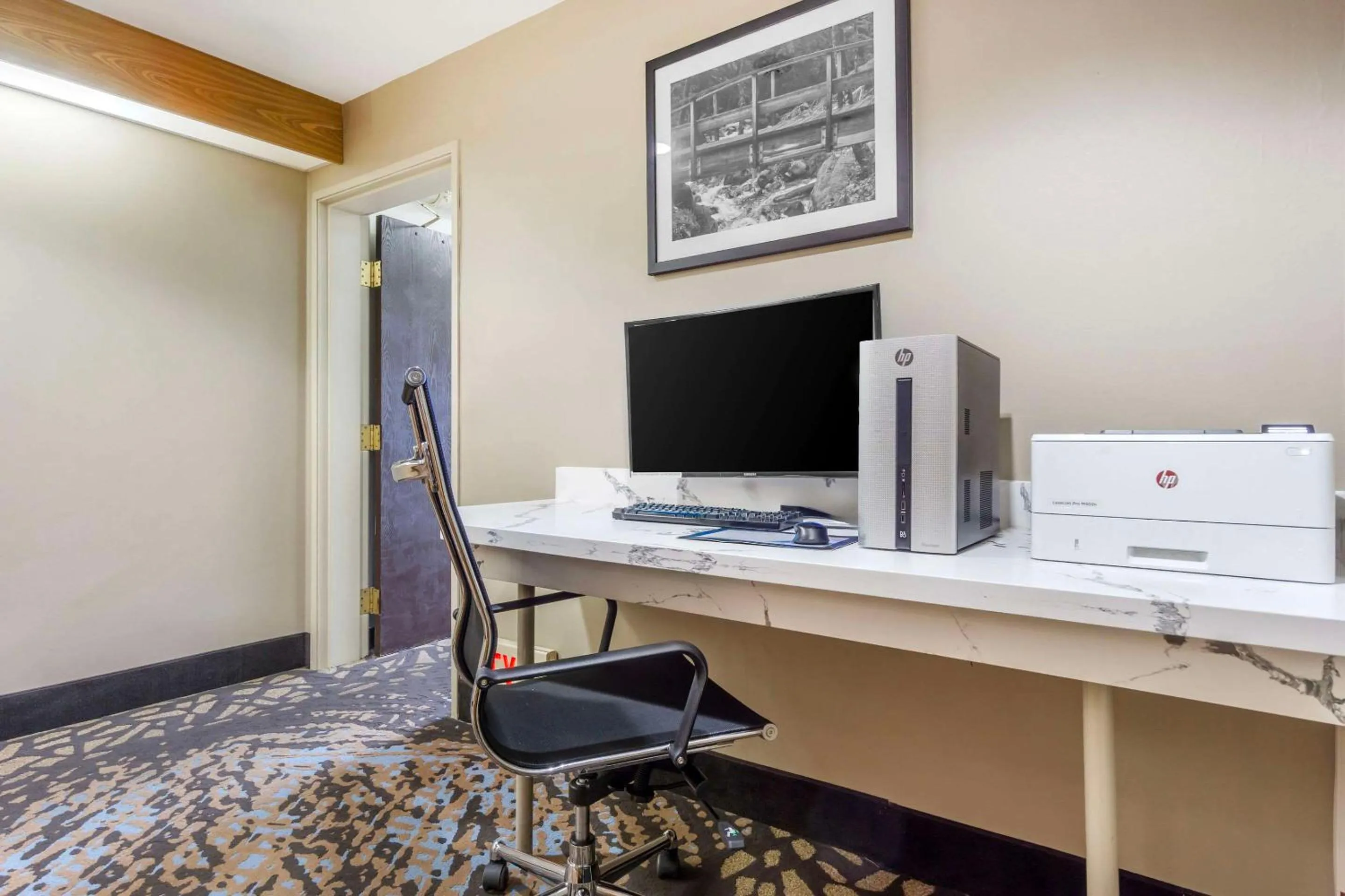 Business facilities in Sleep Inn Sea Tac Airport