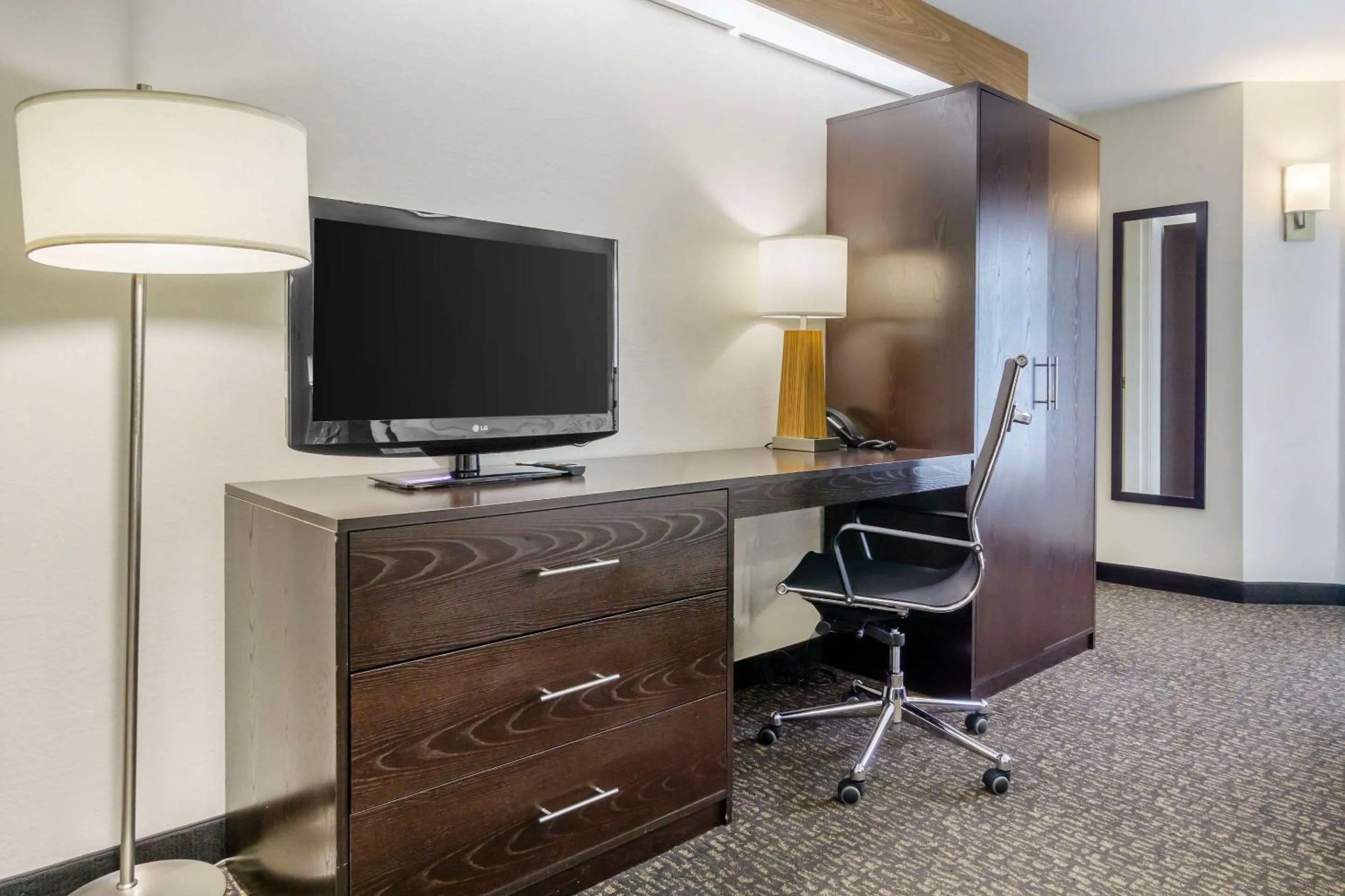 Bedroom in Sleep Inn Sea Tac Airport