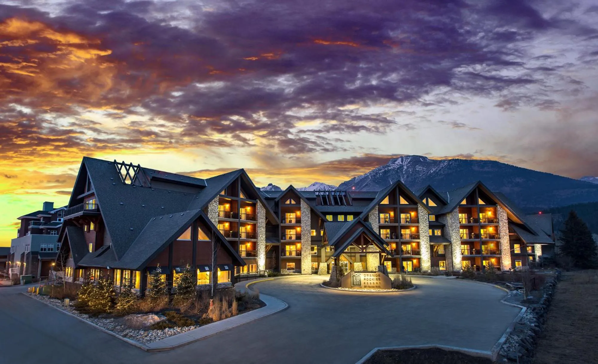 Property building in Grande Rockies Resort-Bellstar Hotels & Resorts